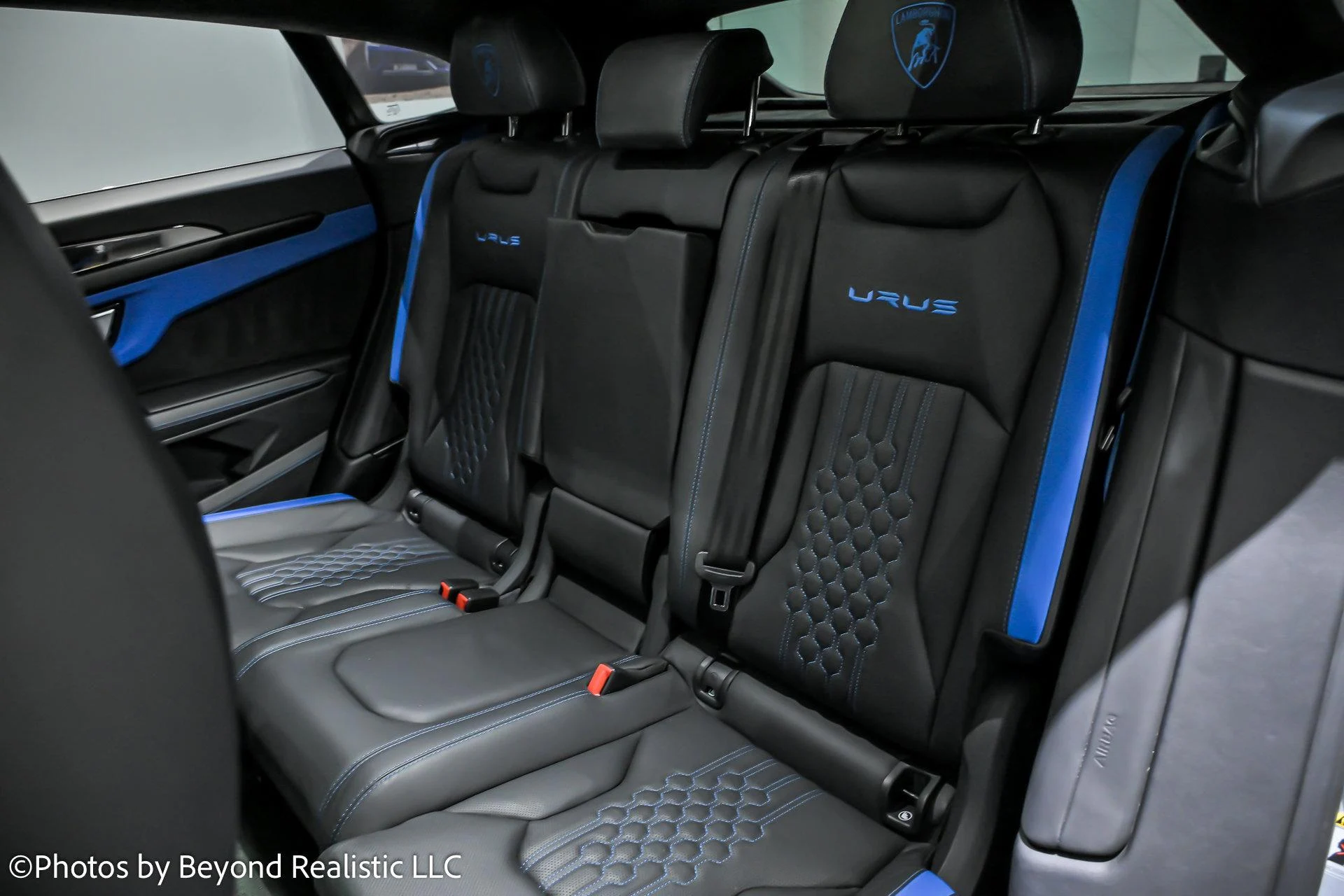 mph022_1920553295_Used_2023_Lamborghini_Urus_S_1766137476_9fe7b7ad75