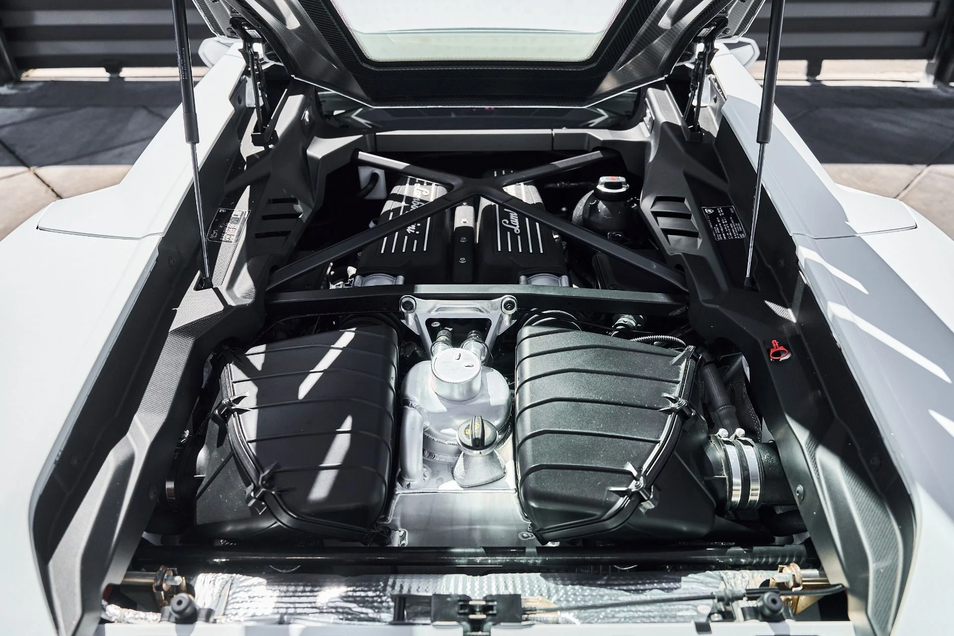 mph022_1921899385_Used_2023_Lamborghini_Huracan_1778117603_af9e0b429e