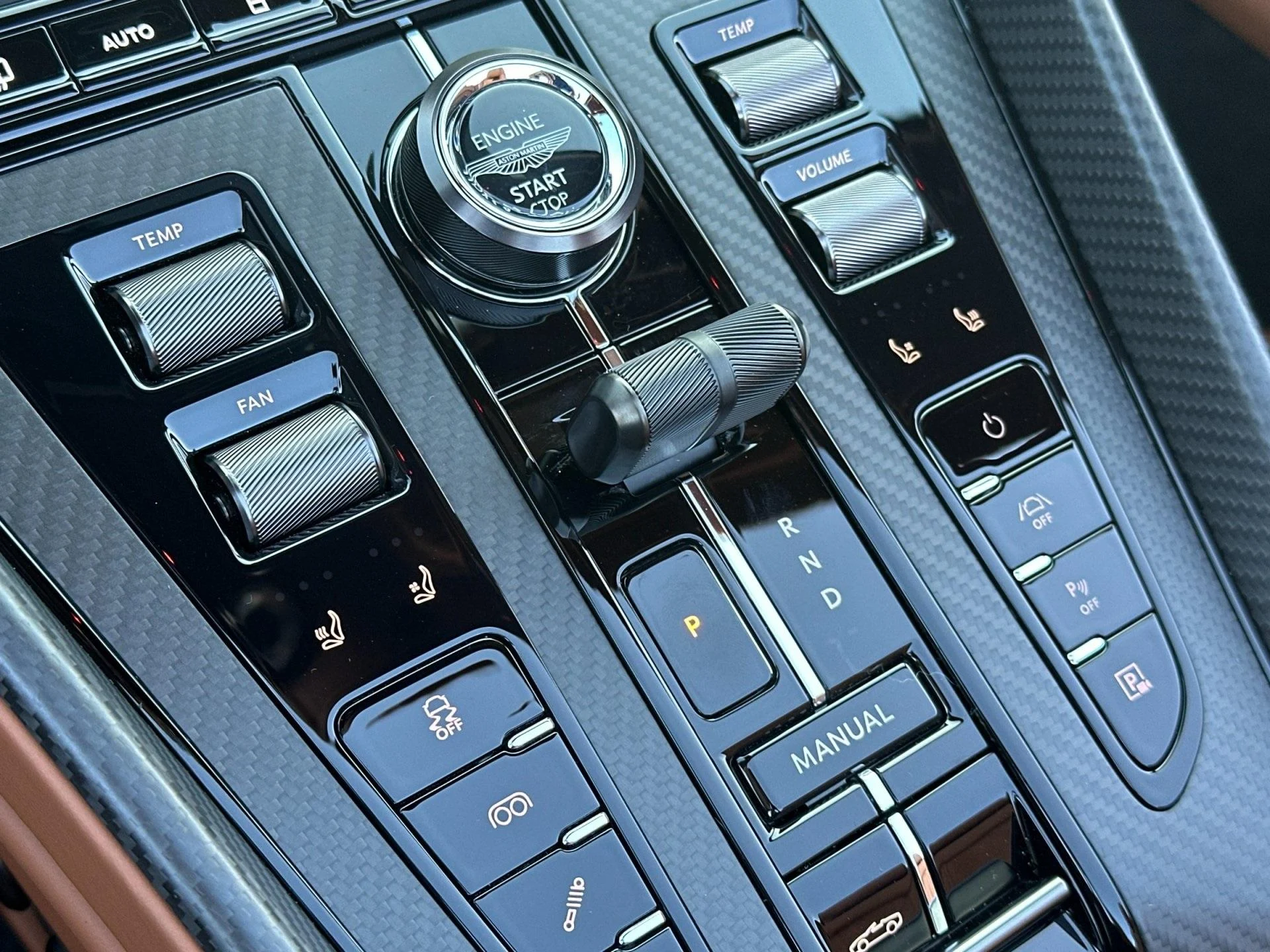 mph022_1924867366_New_2026_Aston_Martin_DB_12_Volante_1764169866_0b3ee7c2b0