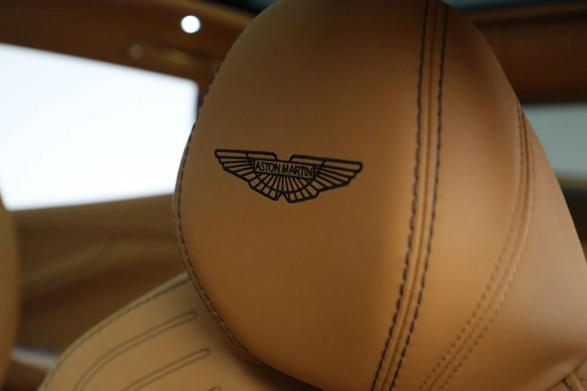 mph022_1939432984_Used_2021_Aston_Martin_DBX_1784989752_c53b5af60d