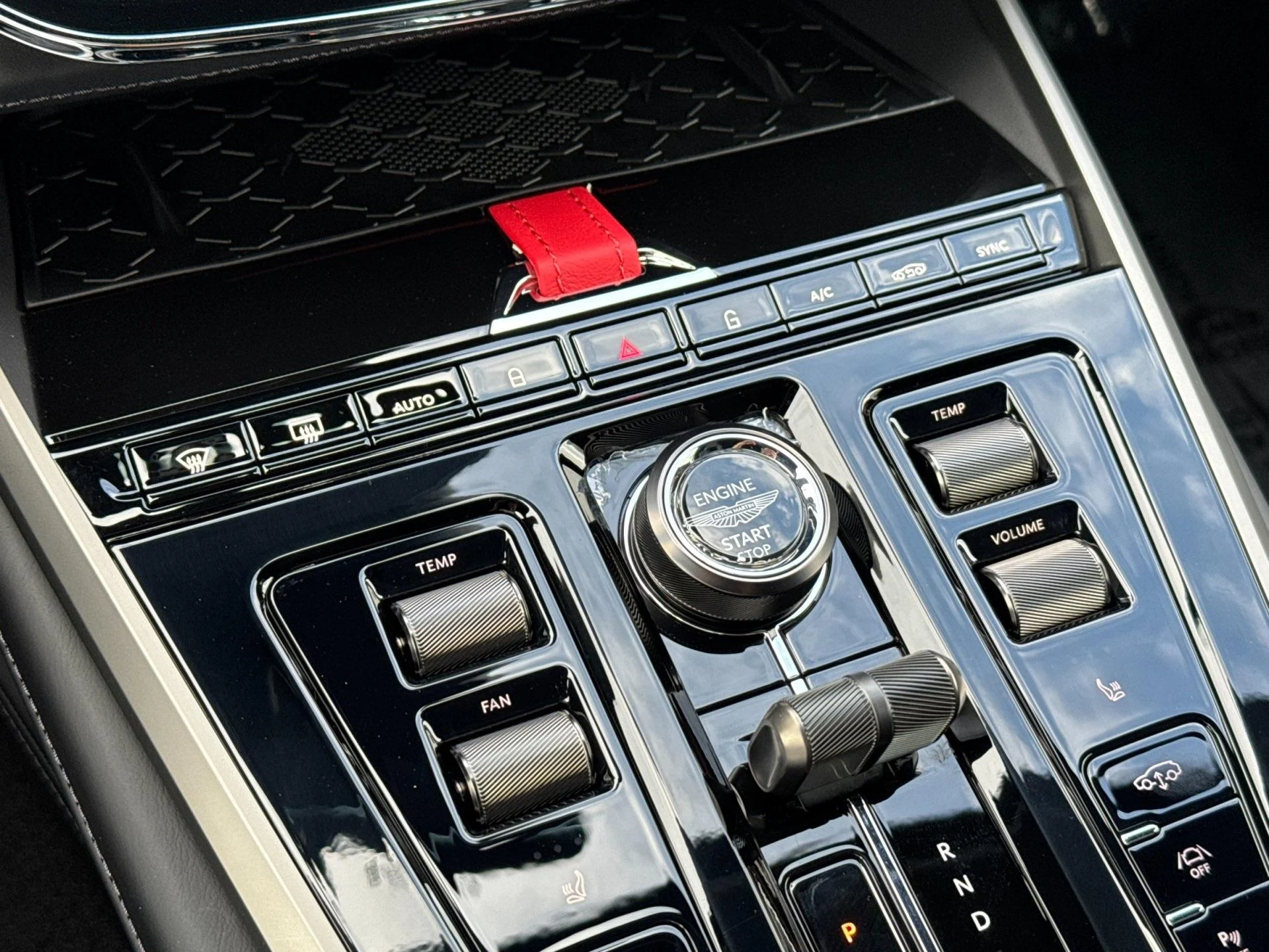 mph022_1961783192_New_2026_Aston_Martin_DBX_S_1769594656_6b87cd10b7