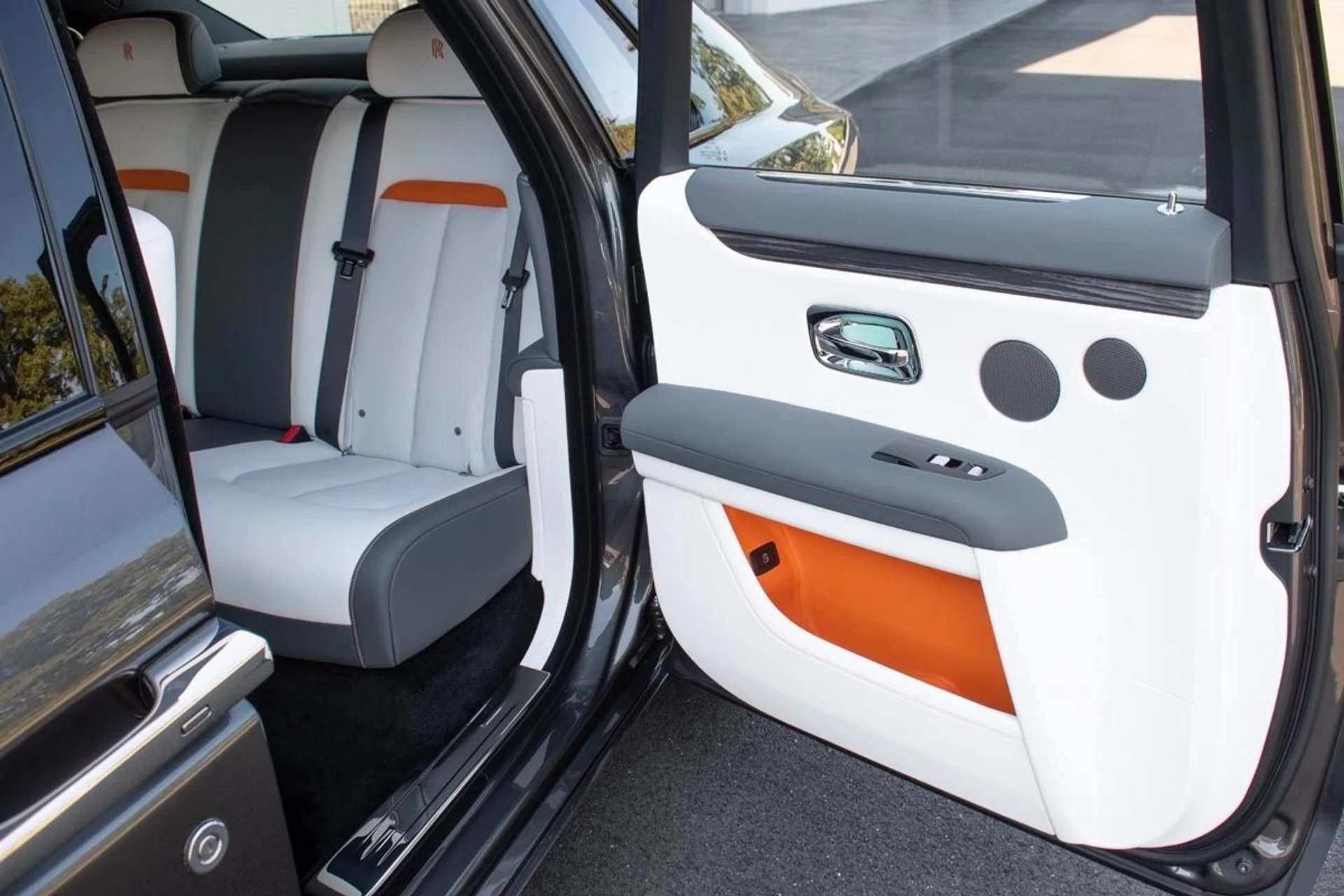 mph022_1964794640_Used_2024_Rolls_Royce_Ghost_1733915394_f30989cf69