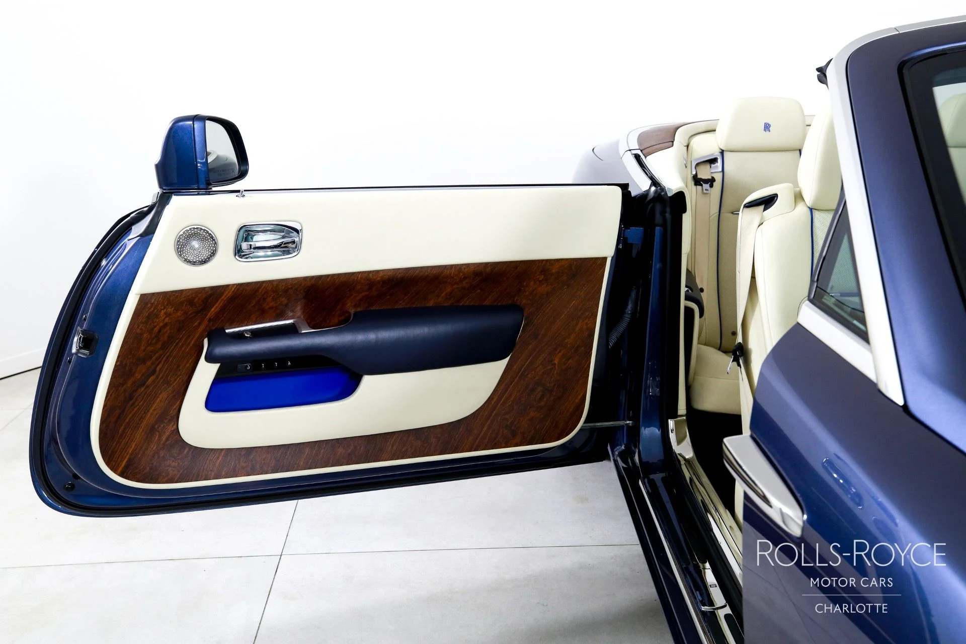 mph022_1970130063_Used_2017_Rolls_Royce_Dawn_1754332752_5783e147b4