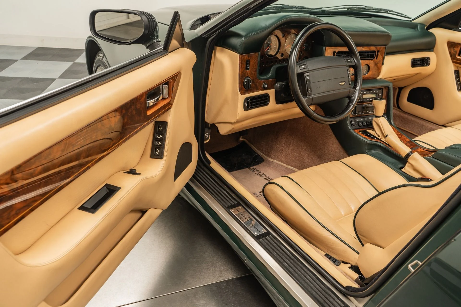 mph022_1970966042_Used_1993_Aston_Martin_Virage_Volante_63_Cosmetic_Widebody_1755628836_1e811442dc