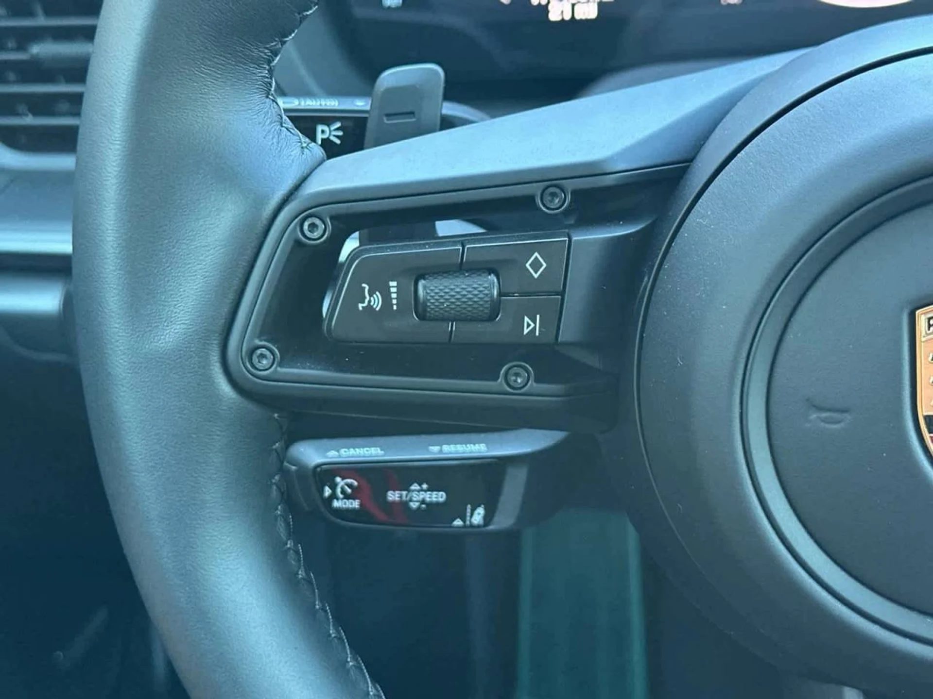 mph022_197603584_23_a5846361bb