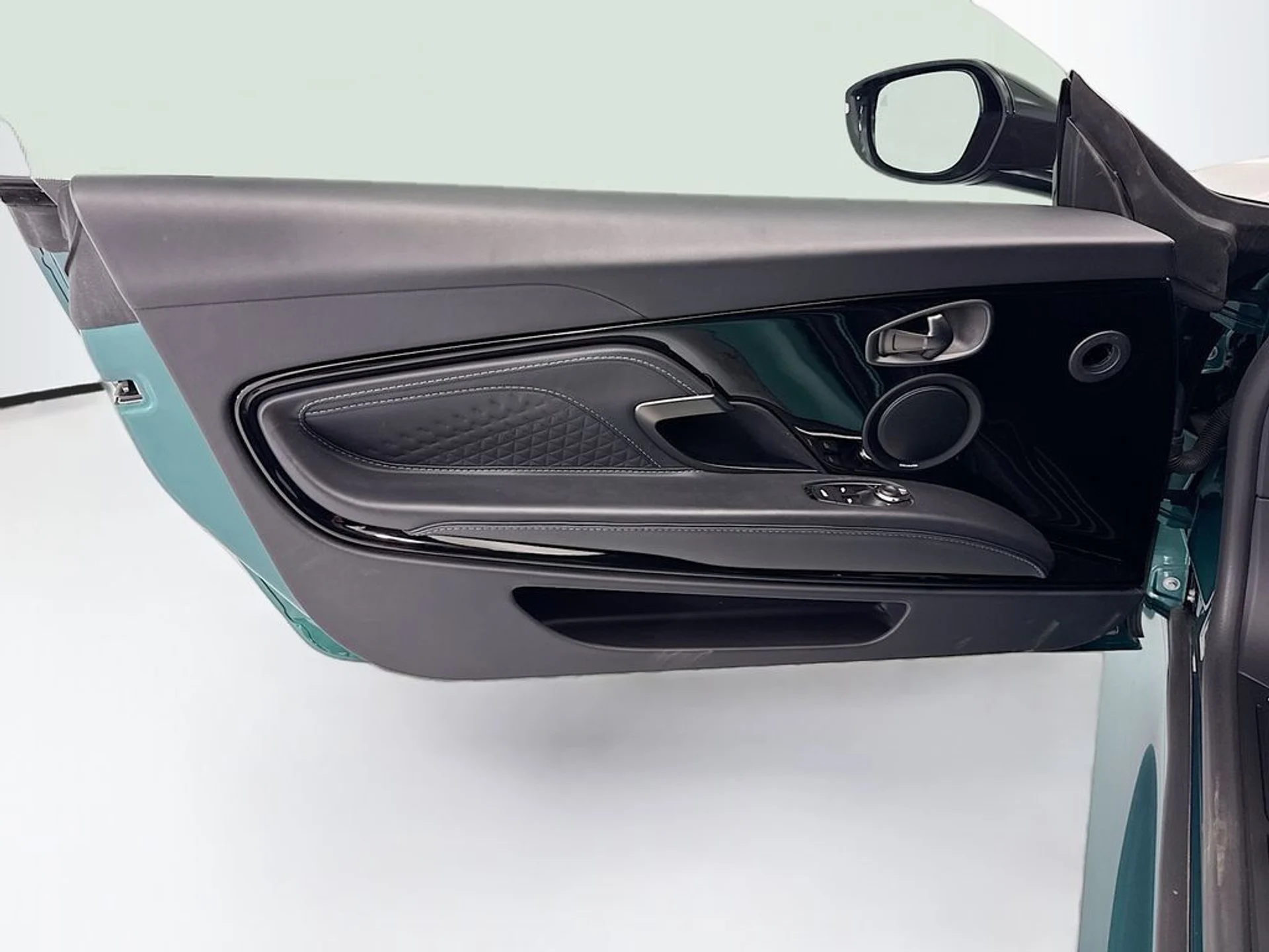 mph022_1977144140_used_2023_aston_martin_dbs_thisisaconsignmentcar_8119_23033488_23_1024_6acfb4b063