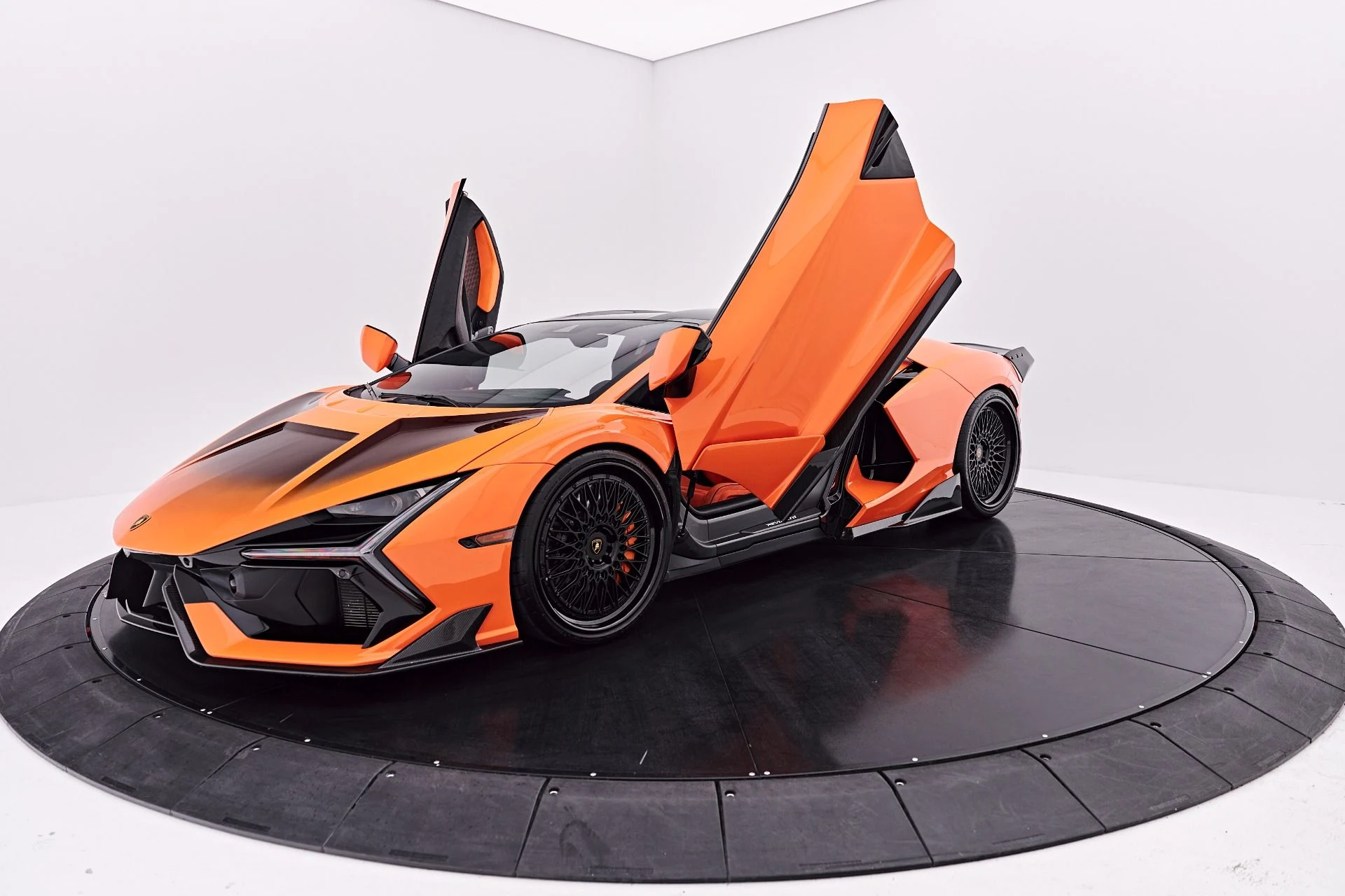 mph022_198075630_Used_2025_Lamborghini_Revuelto_Base_1786151769_a3027fb947