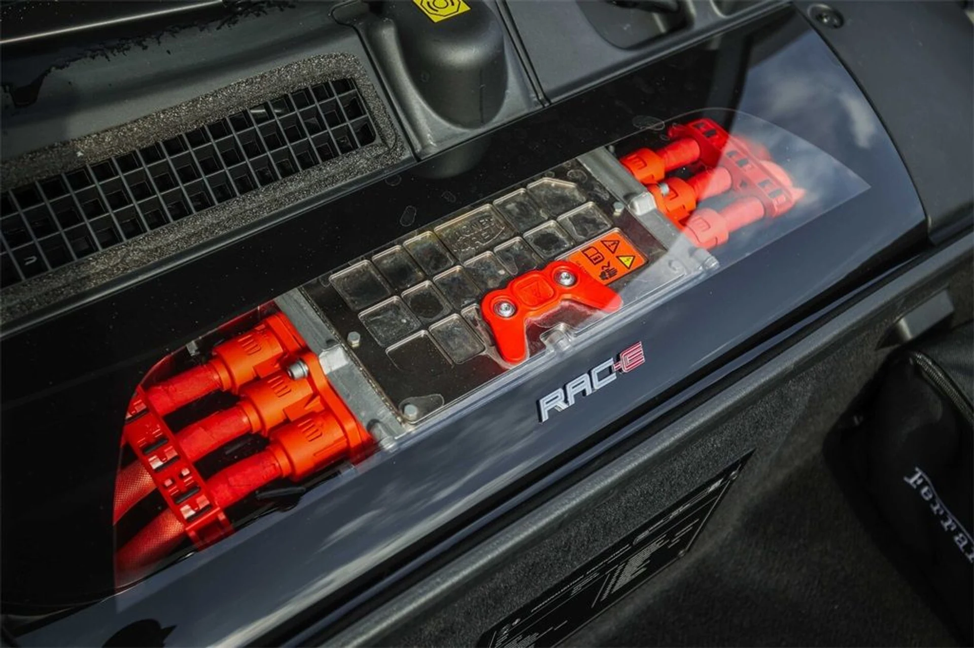 mph022_1990996656_84c579563f908dbee98cb846bfafd4fc_3f4619adb3