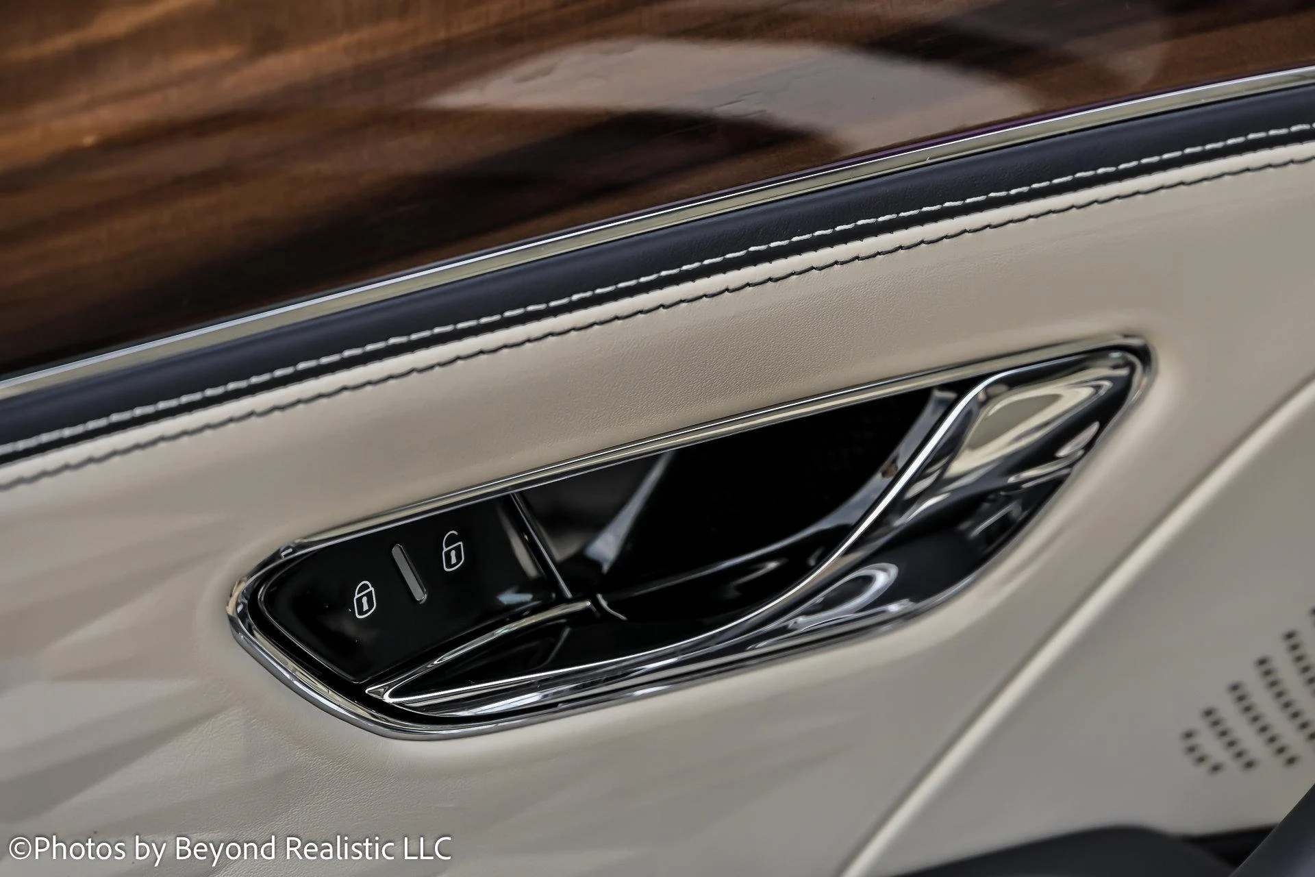 mph022_1993116405_Used_2022_Bentley_Flying_Spur_W12_1761810944_521d533a94