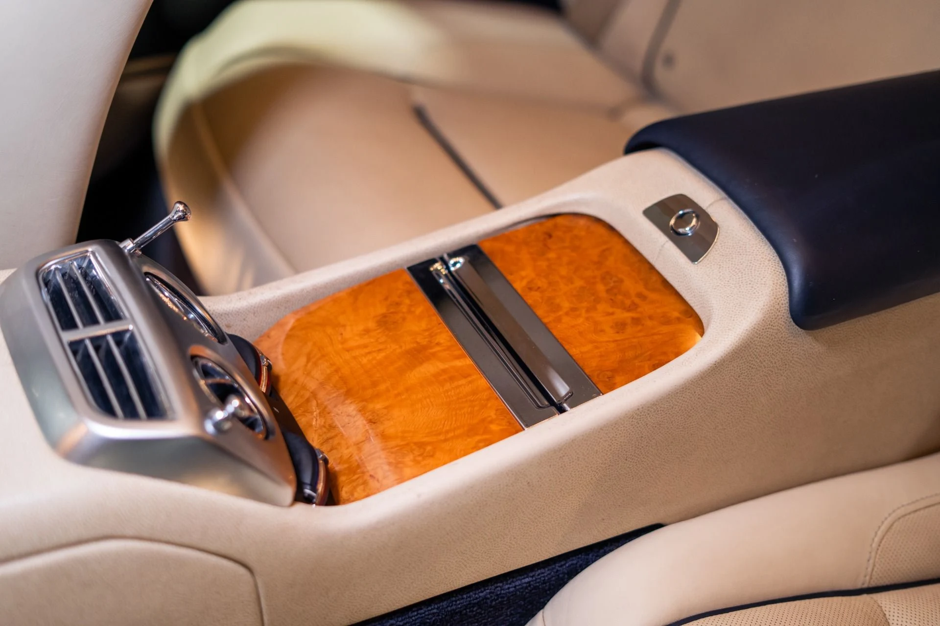 mph022_1995694306_Used_2014_Rolls_Royce_Wraith_Bespoke_Interior_1784145568_a57c00741b