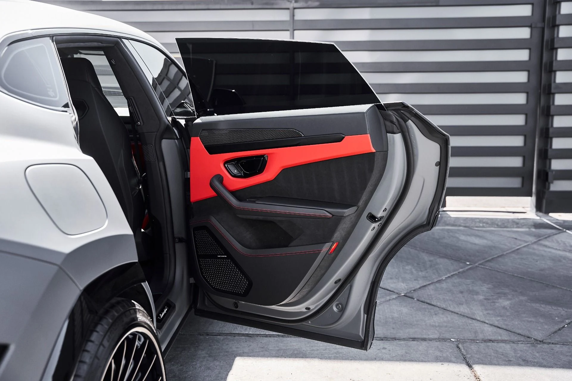 mph022_1998574377_Used_2025_Lamborghini_Urus_SE_1778289201_889d0358c2