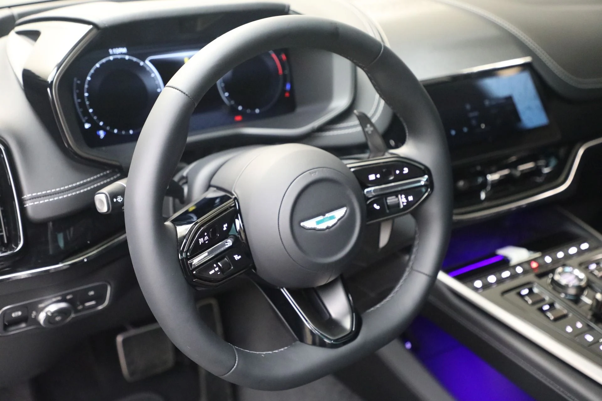 mph022_201532903_New_2026_Aston_Martin_DBX_707_1767813169_5bcc889d25