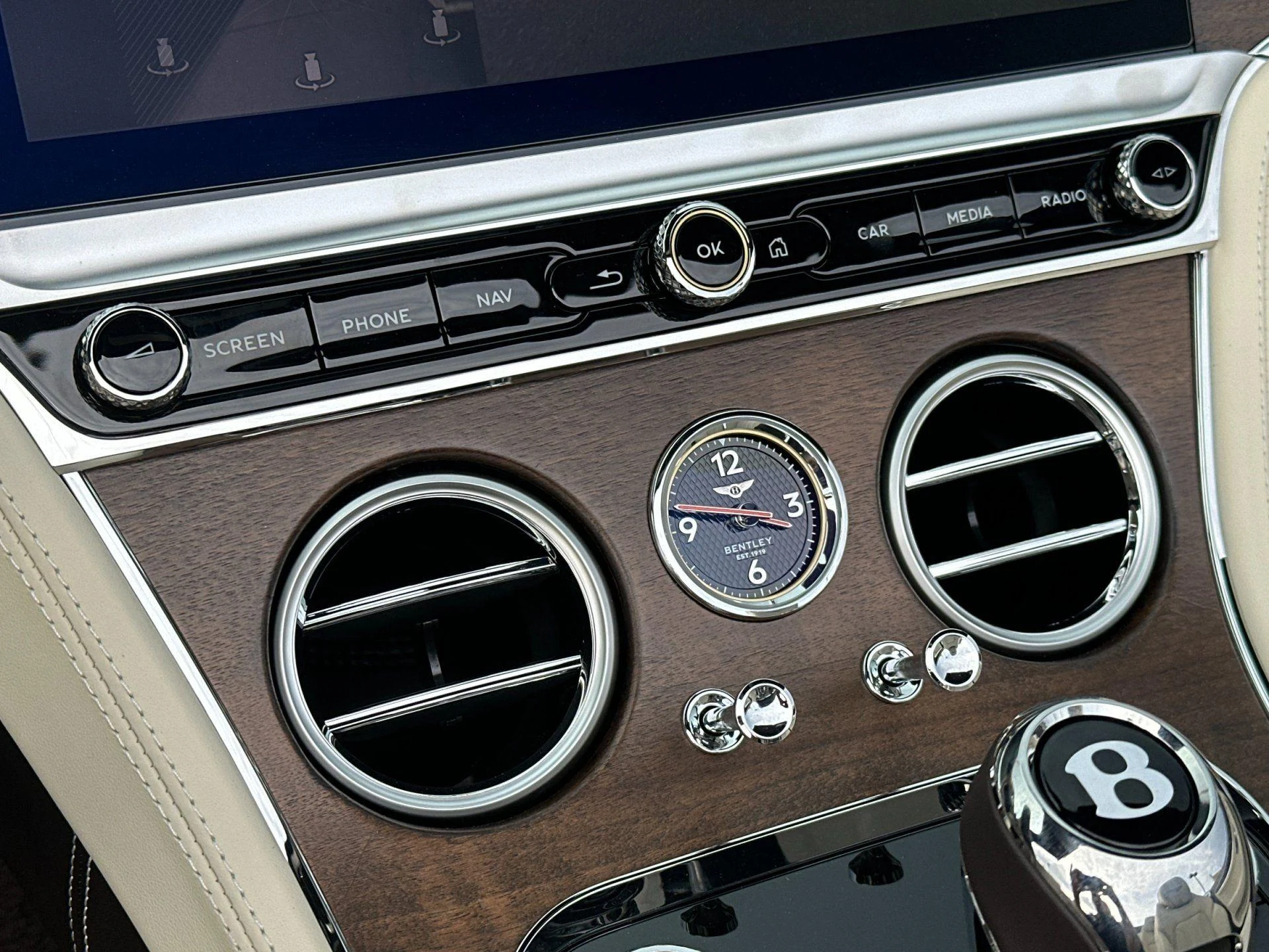 mph022_2016944127_New_2026_Bentley_Continental_GTC_1772028523_097813f3b3