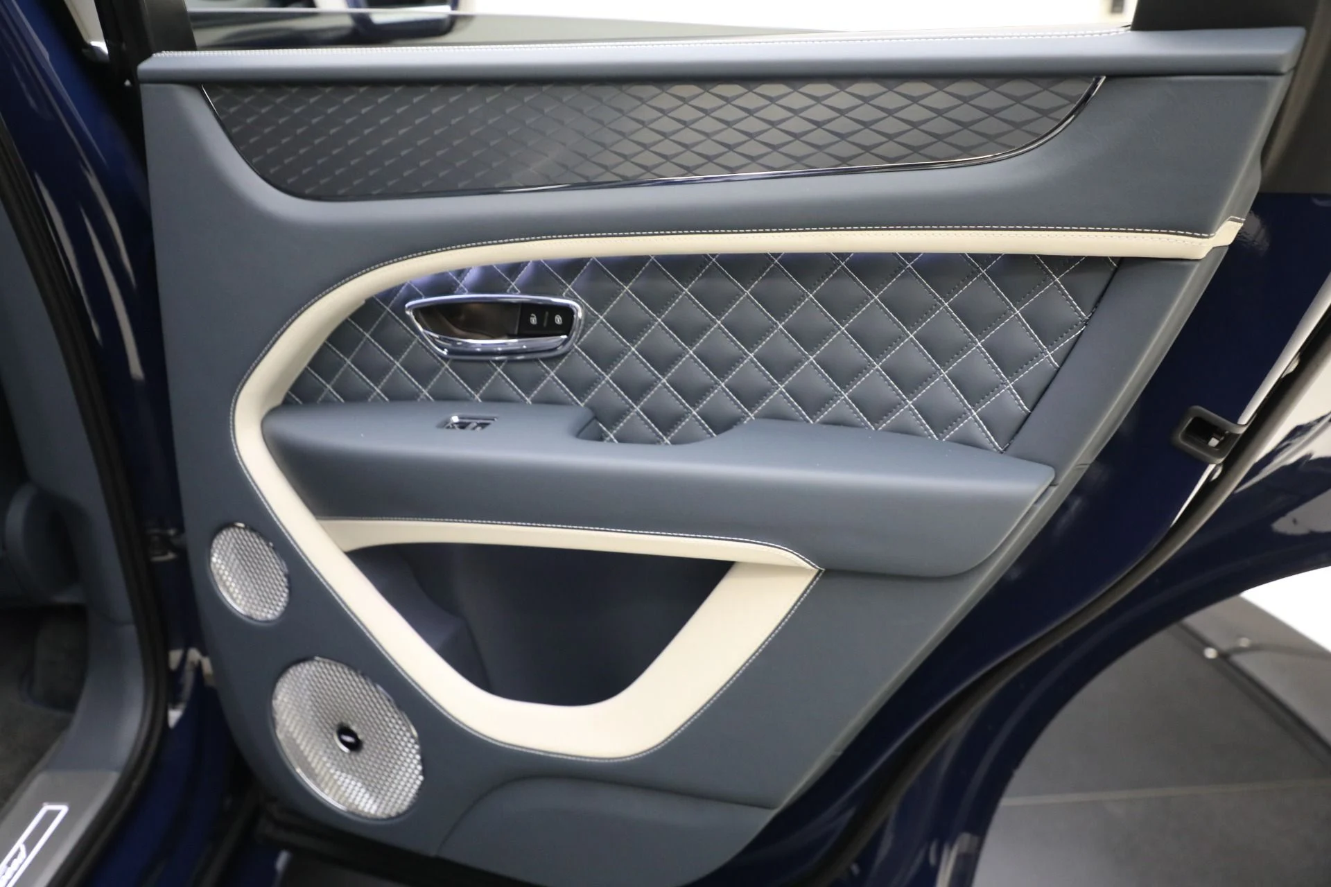 mph022_2019141124_Used_2023_Bentley_Bentayga_Speed_4f5d358f58
