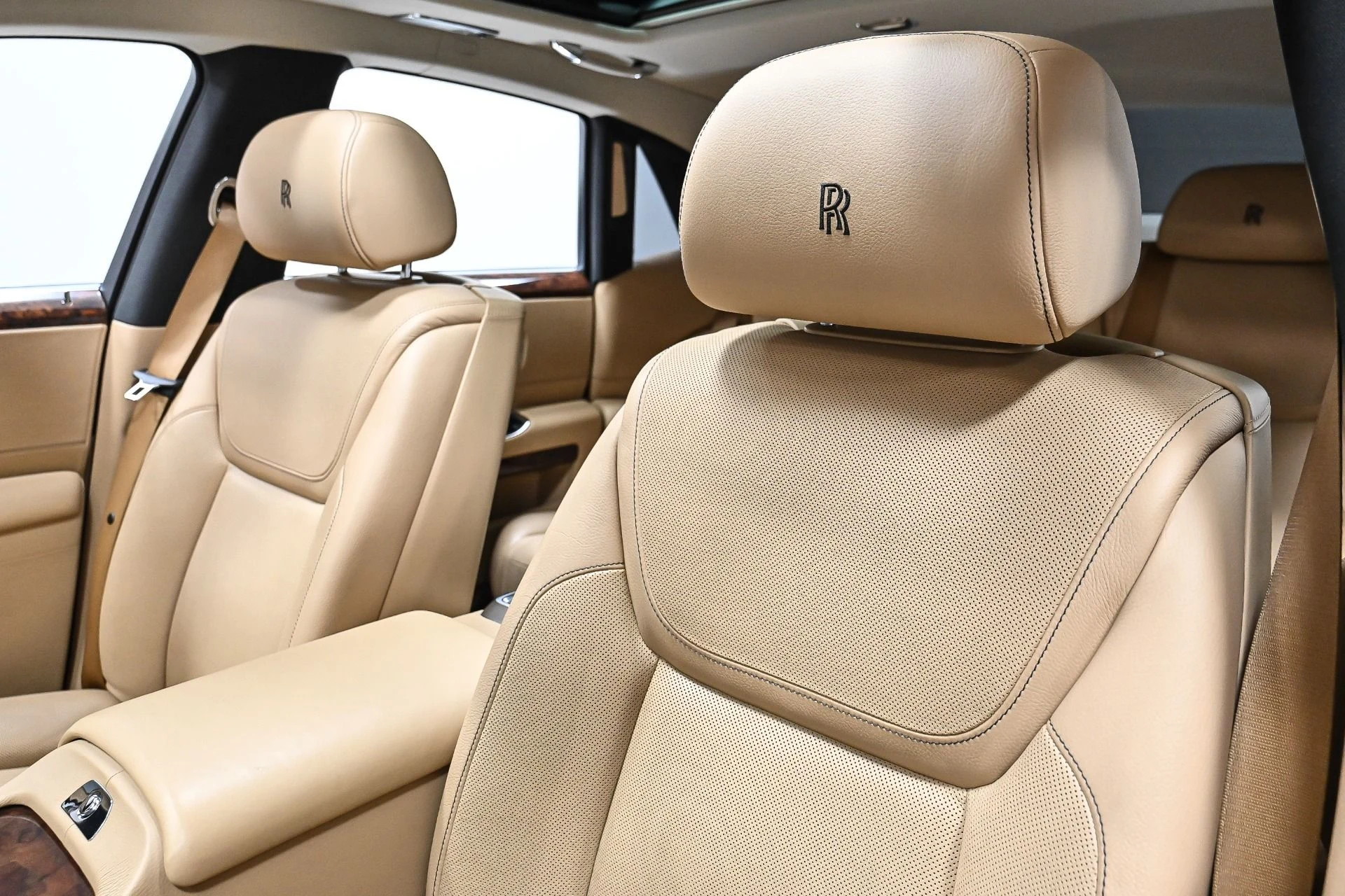 mph022_2024796243_Used_2017_Rolls_Royce_Ghost_1749695060_d8462ff689