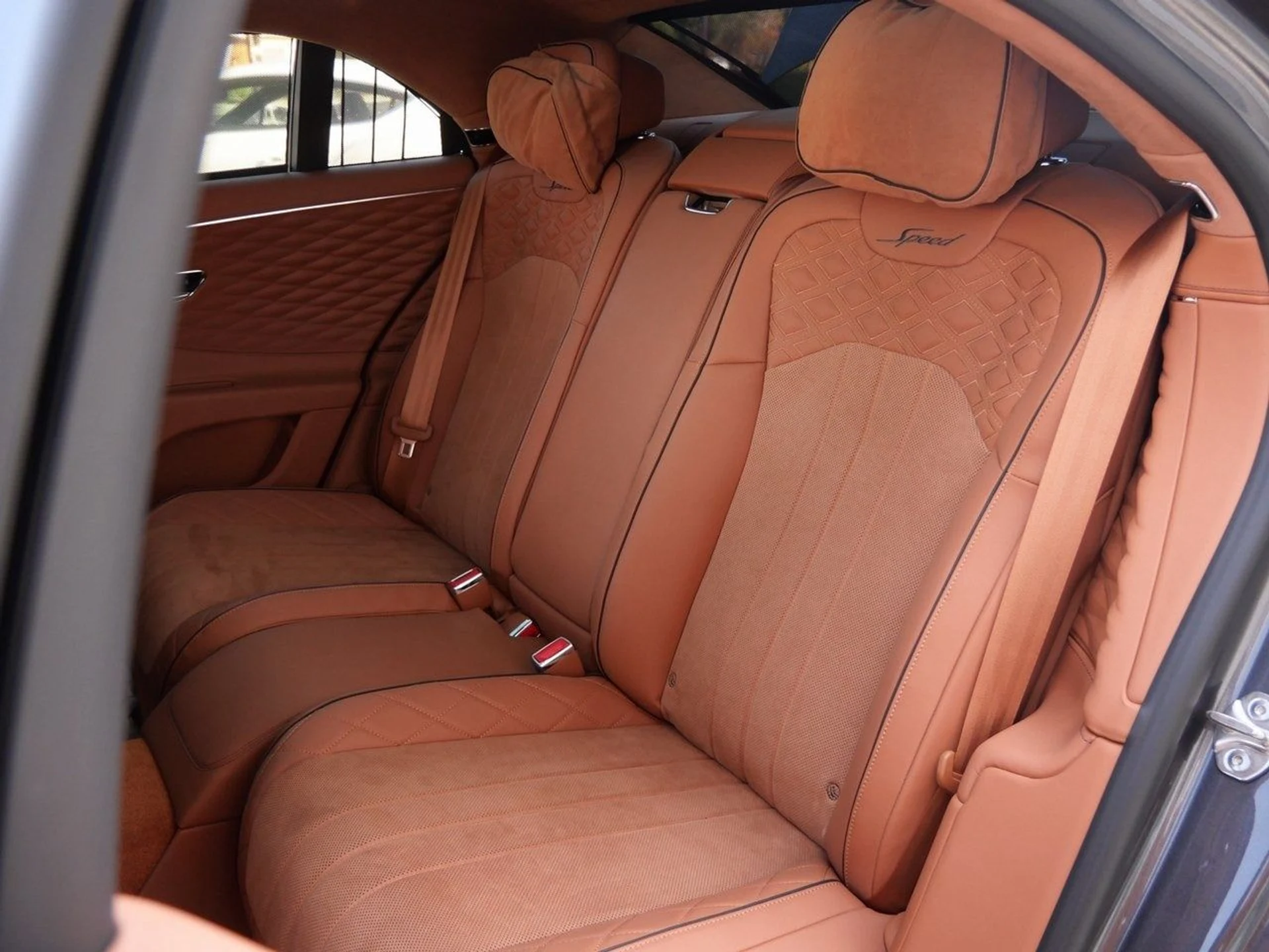 mph022_2029191819_fb2fcd127170db32b5f869e762d07712x_6538ad75c7