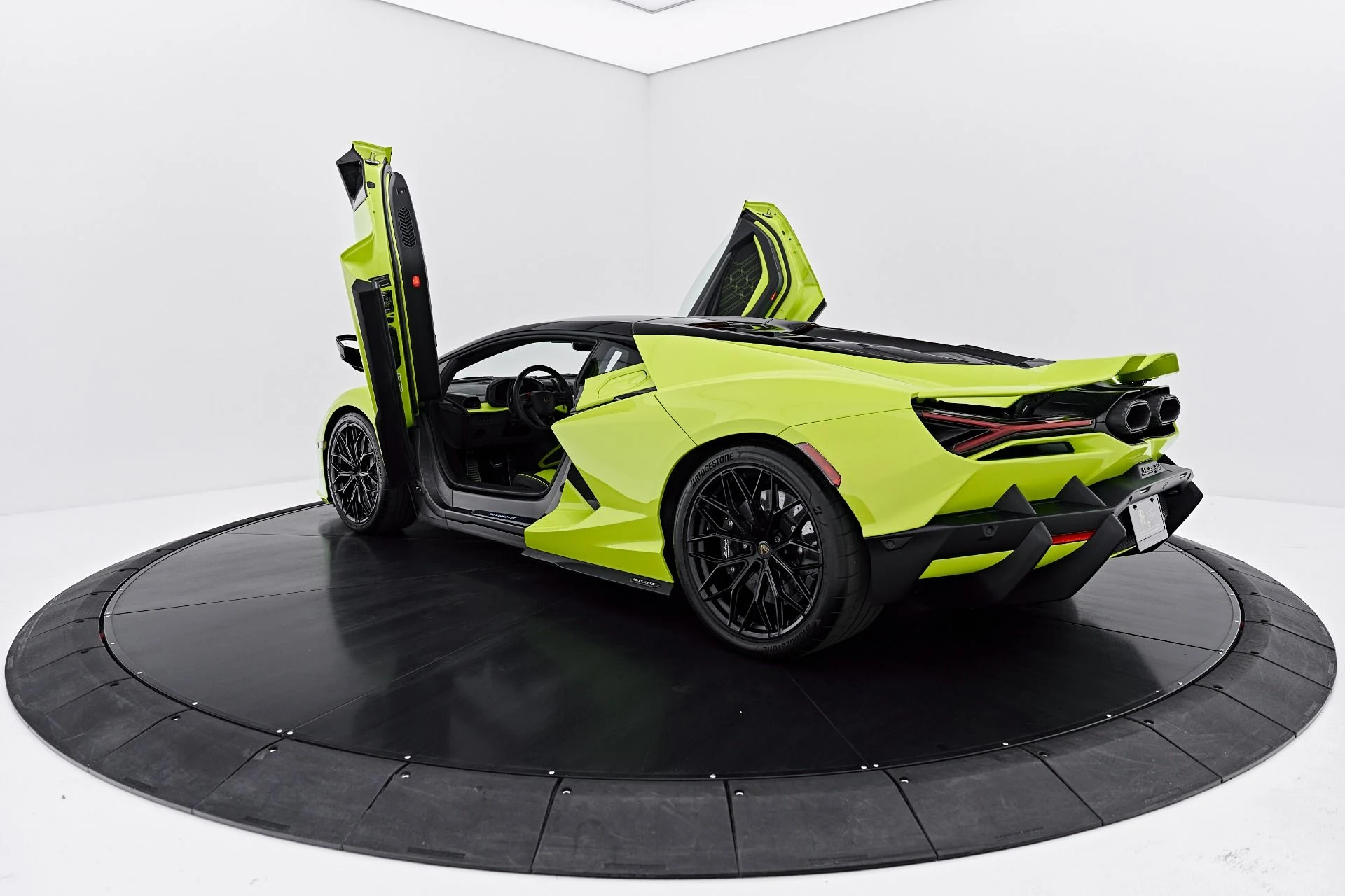 mph022_2033213465_Used_2026_Lamborghini_Revuelto_Base_1788485618_855f0e1b39