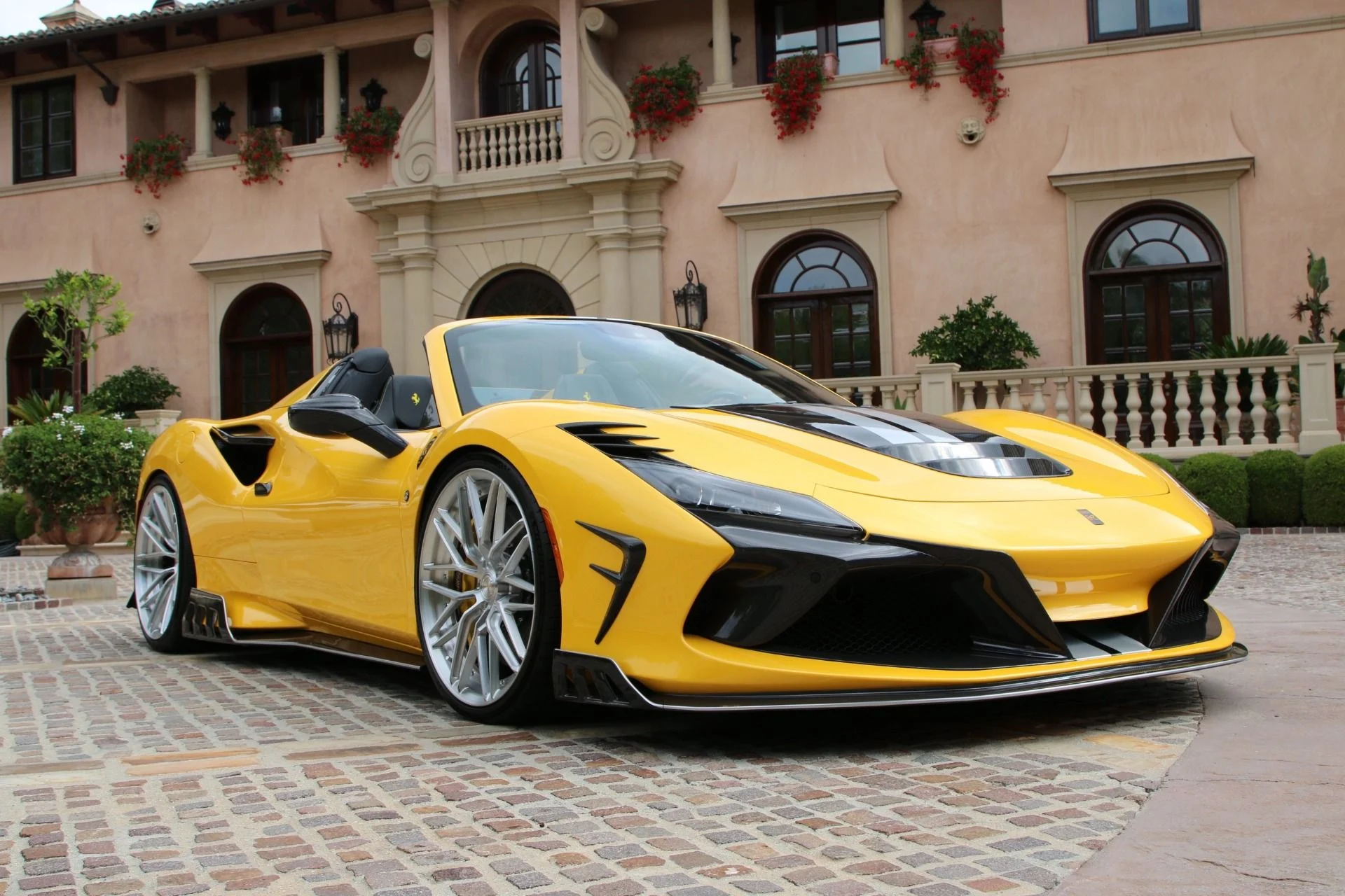 mph022_2034694208_Used_2021_Ferrari_F8_Spider_1759268236_5778cb4f9a