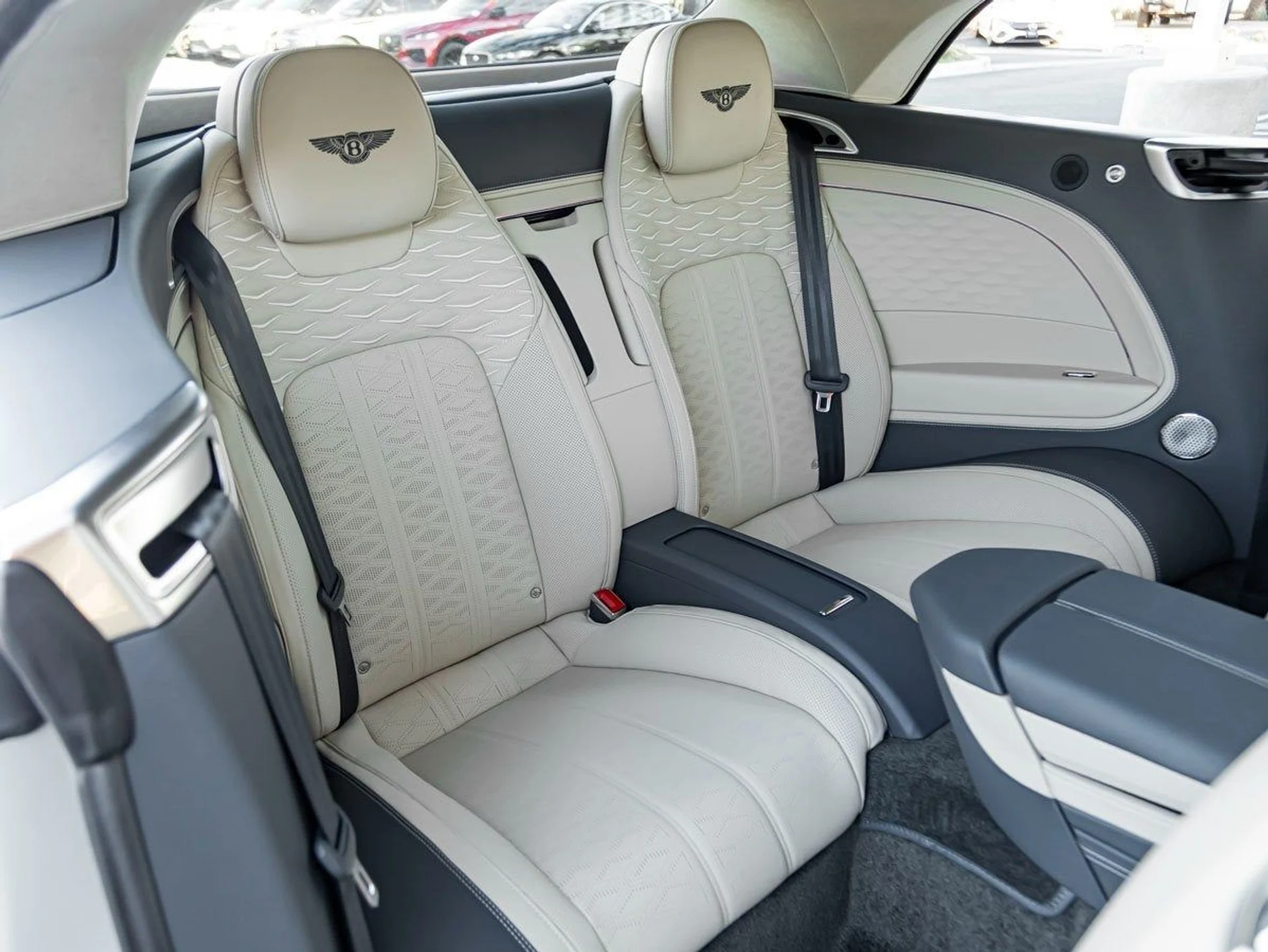 mph022_2037345798_23_0a8d7d5d77