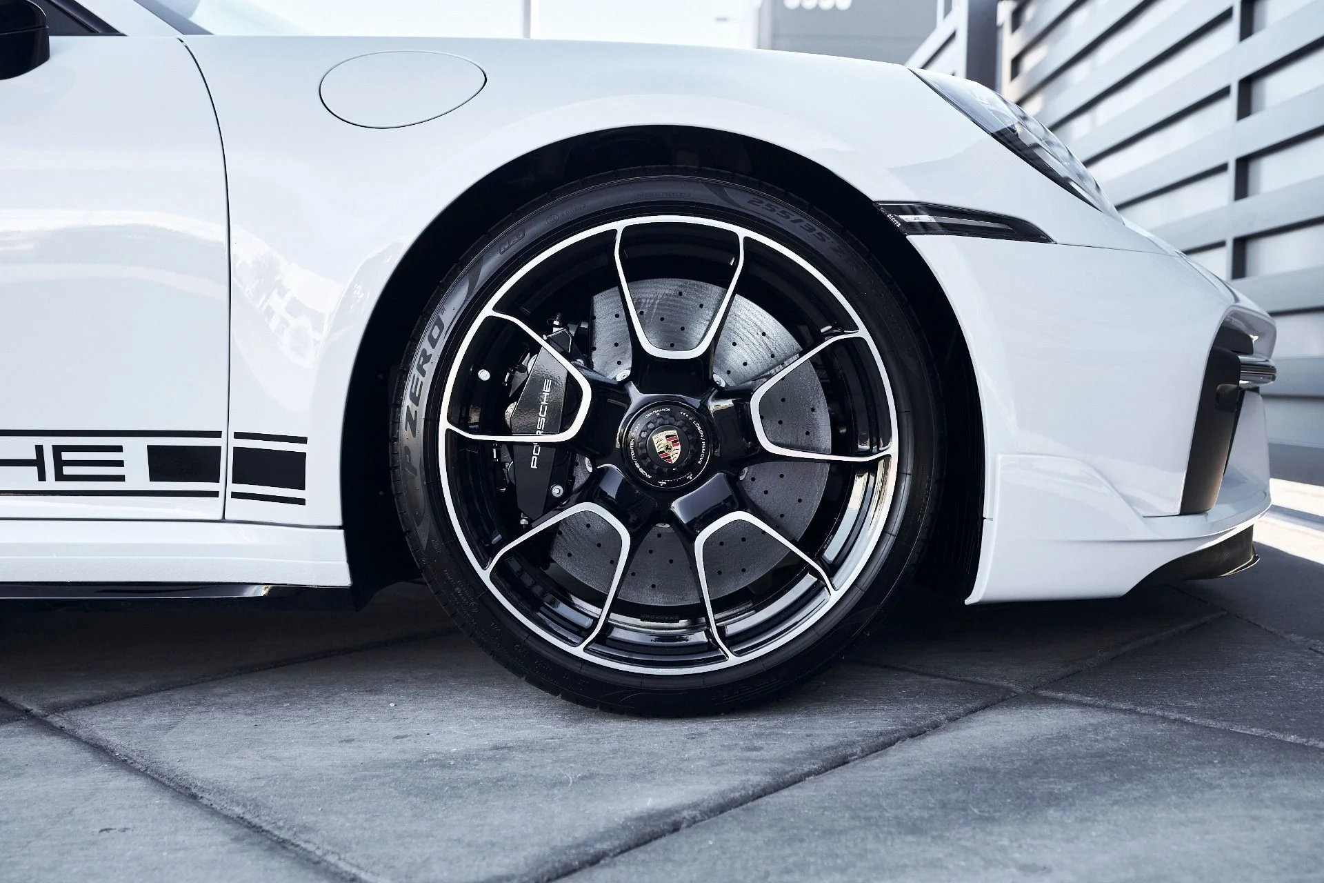 mph022_2038185055_Used_2025_Porsche_911_Turbo_1761097475_a710bf68ee