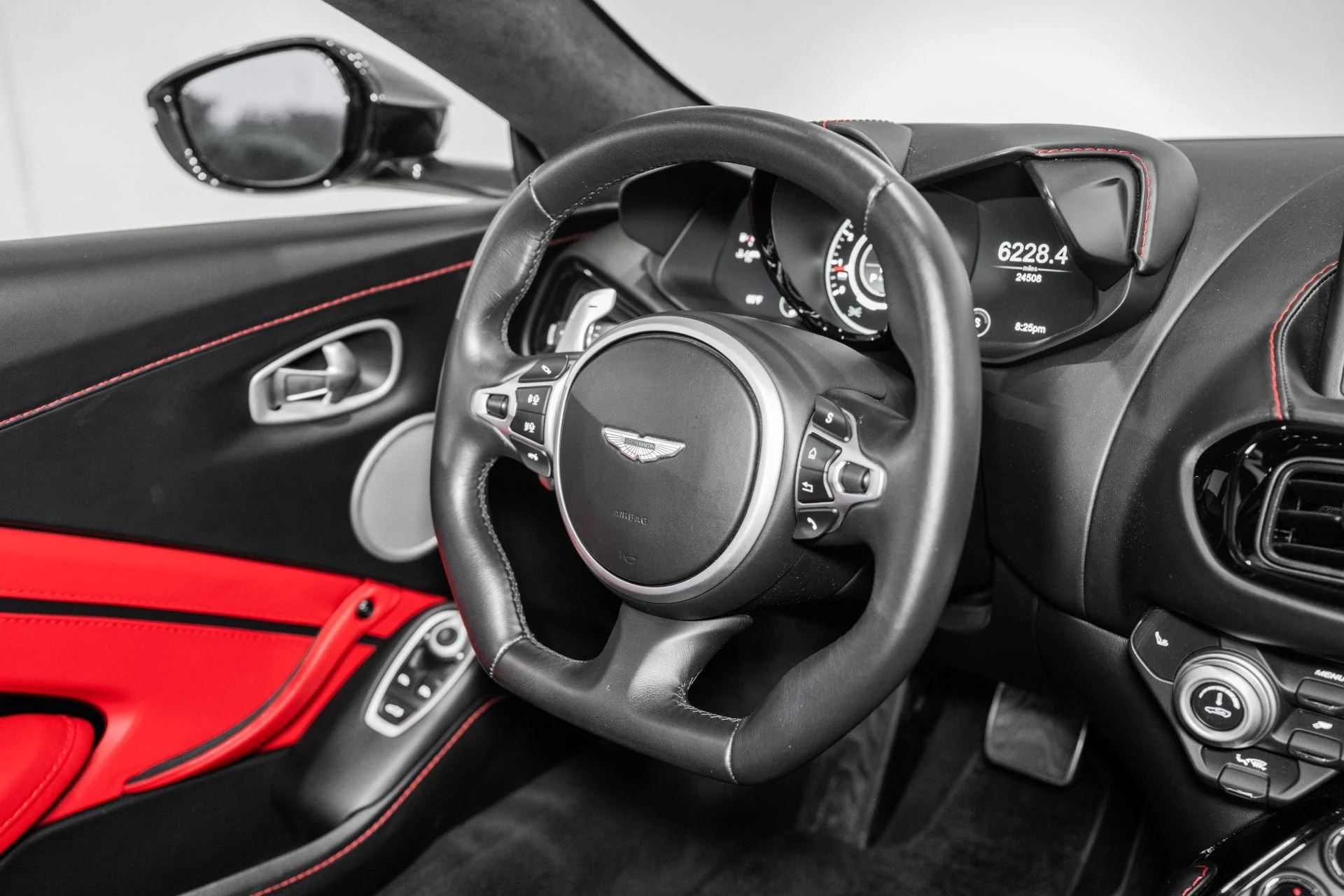 mph022_2044903549_Used_2019_Aston_Martin_Vantage_1779799907_496ac0da91