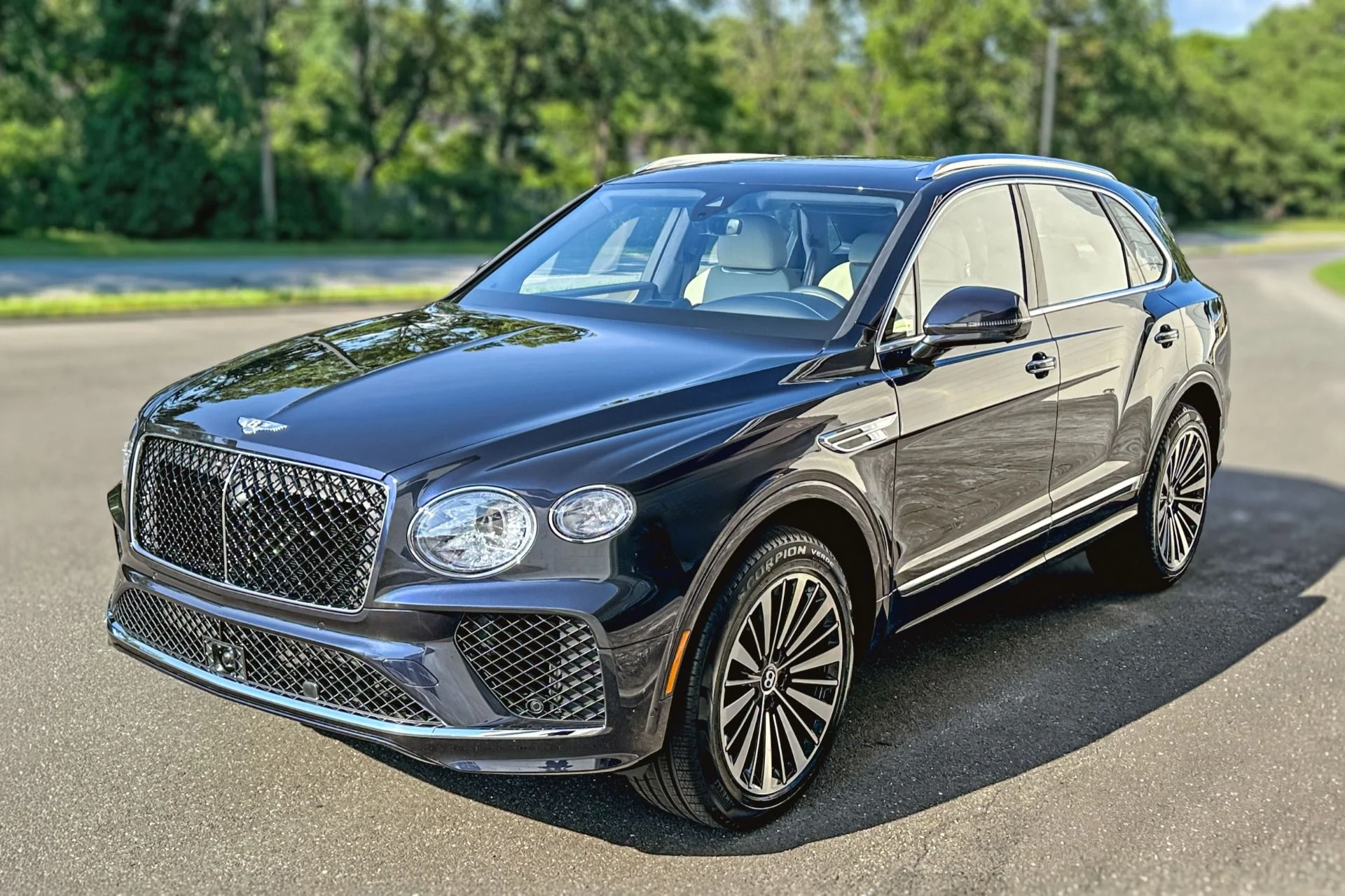 mph022_2046074965_New_2026_Bentley_Bentayga_V8_1783695010_cd2ba99940