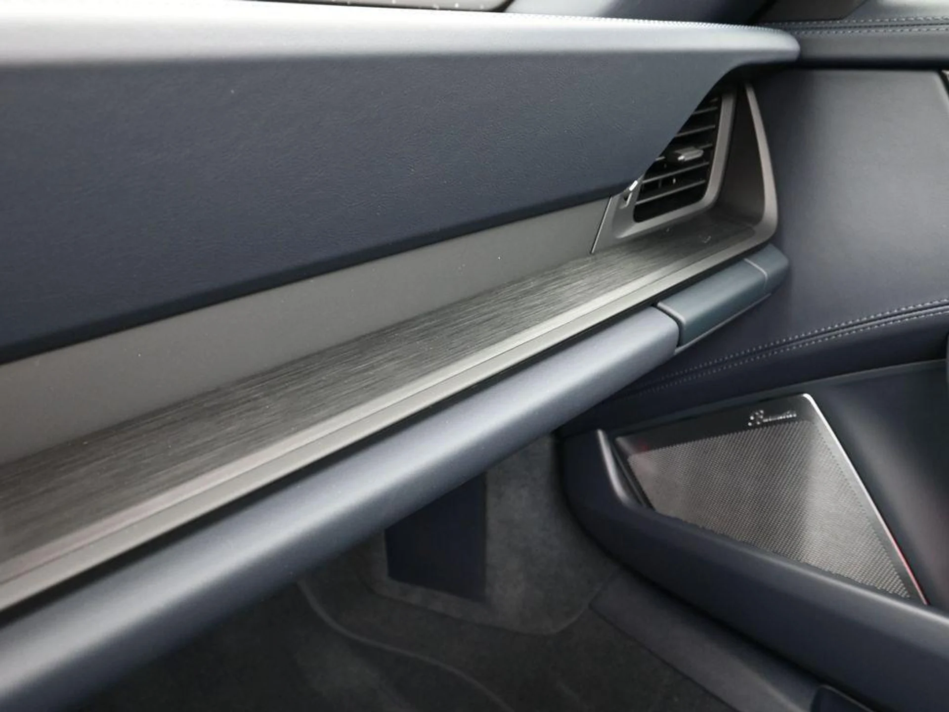 mph022_2048702809_b_C5k_Sos_EQ_1j7r1m_Lu_Fq_Omff_Rtzk_ce70633962