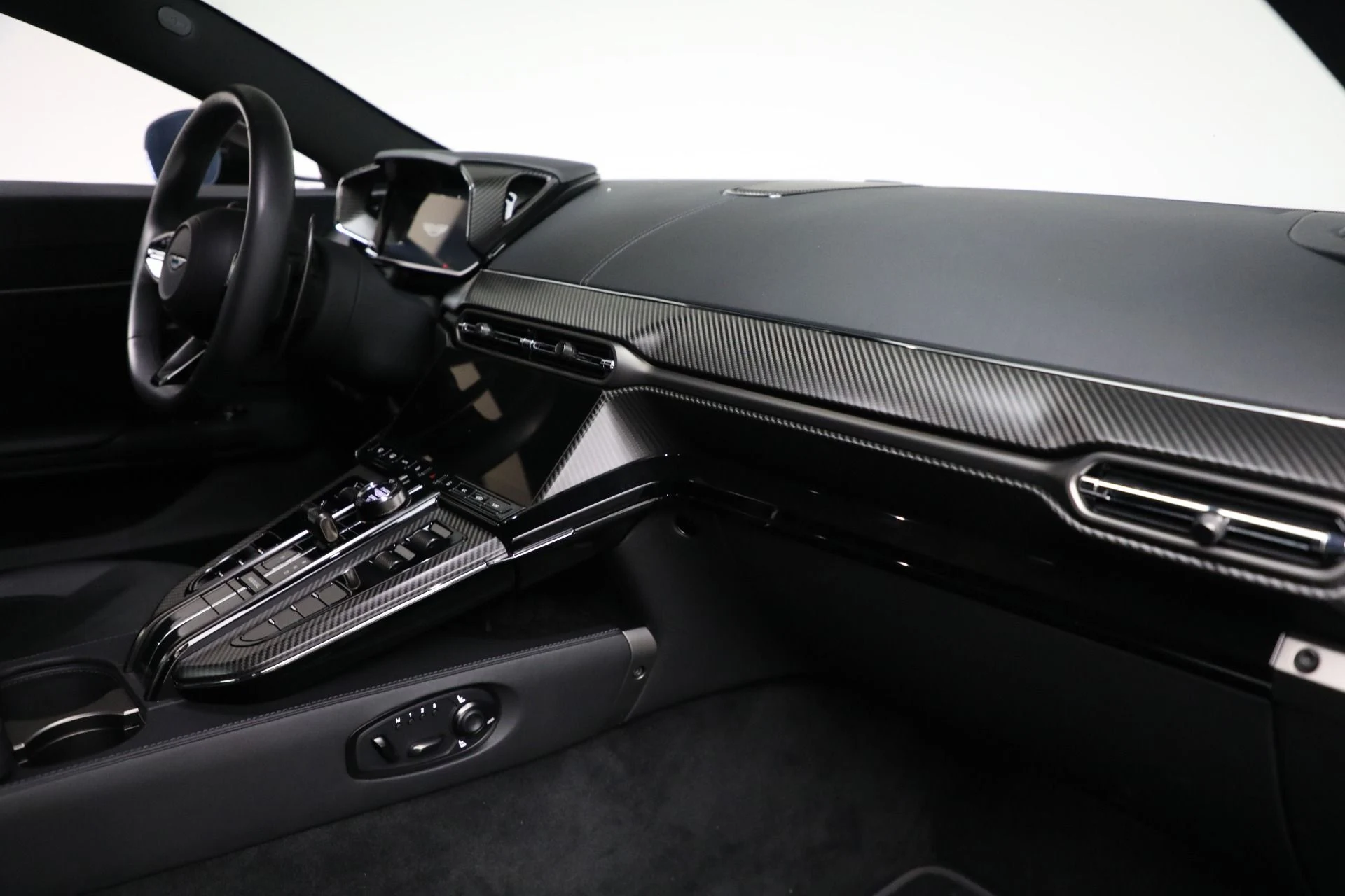 mph022_205859095_Used_2025_Aston_Martin_Vantage_1763143757_7c33e2be68