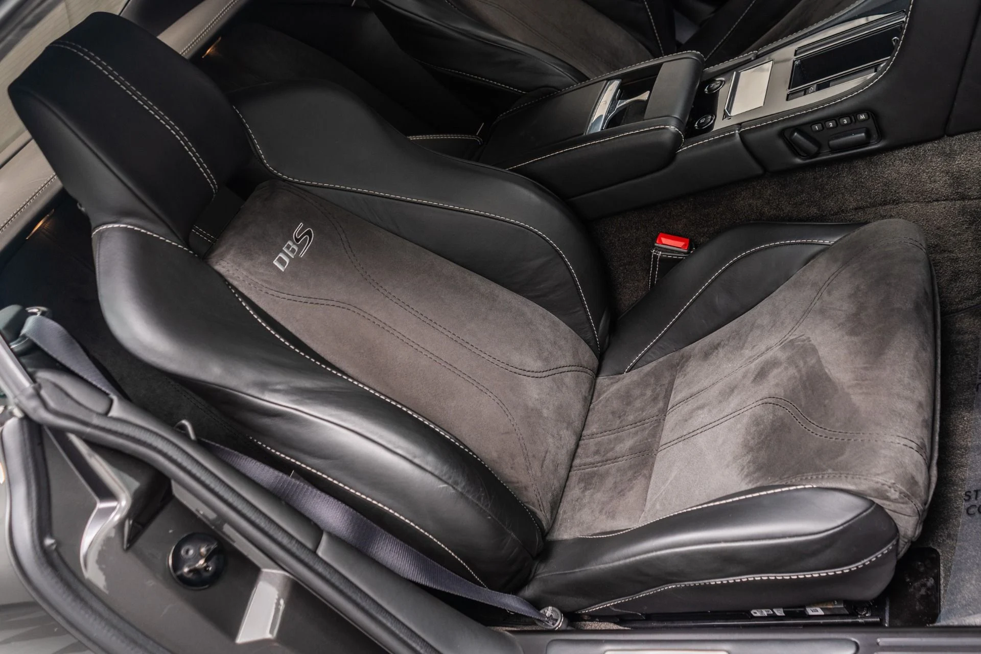 mph022_2060293929_Used_2009_Aston_Martin_DBS_1753978319_bcca8d930f