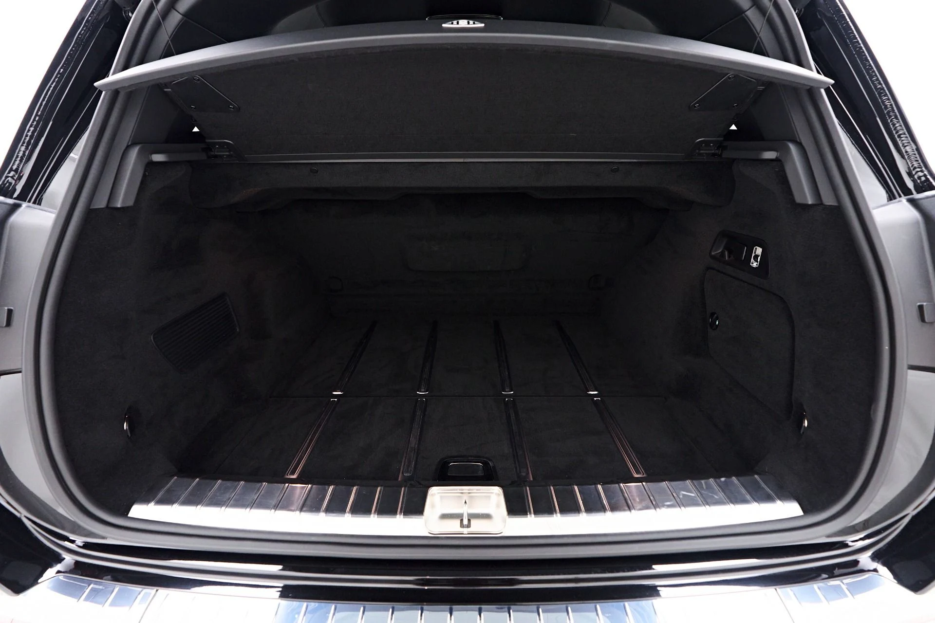 mph022_2062788880_Used_2022_Mercedes_Benz_GLS_Maybach_GLS_600_1747446181_8b7966759b