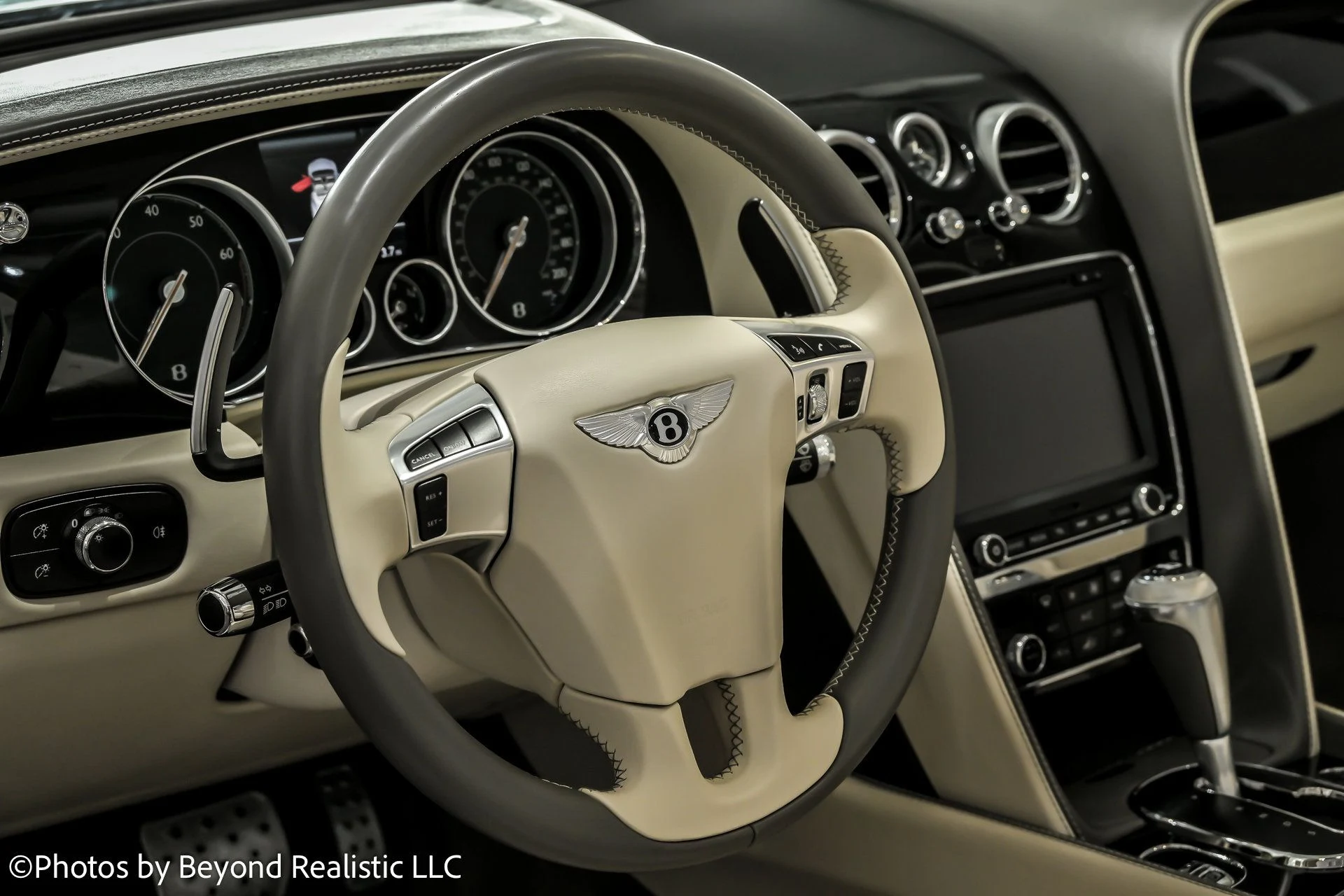 mph022_2063086185_2eea759560071059600e22af4049170fx_5c79aab8b2