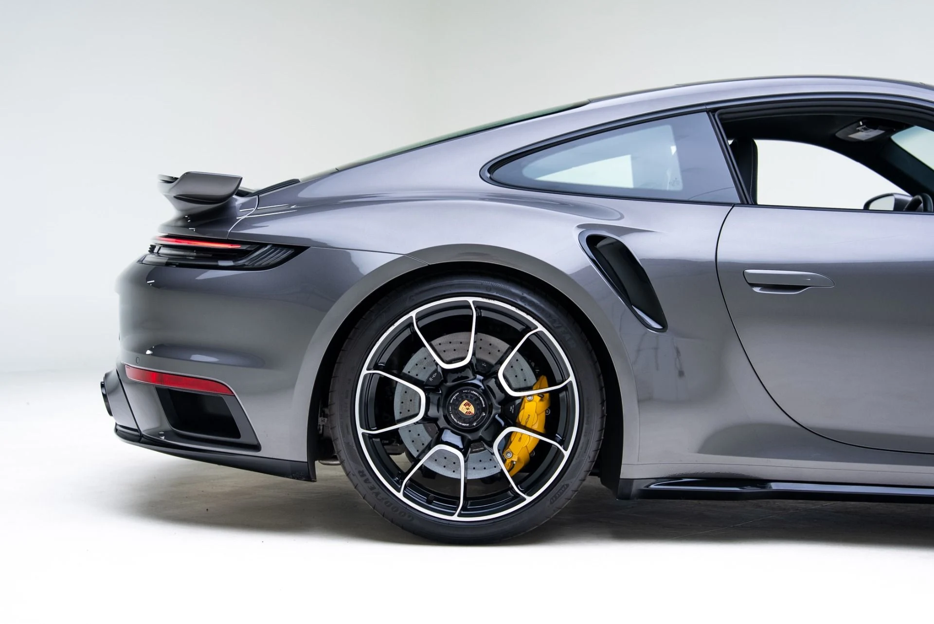 mph022_2063603479_Used_2024_Porsche_911_Turbo_S_1769194079_94adff5864