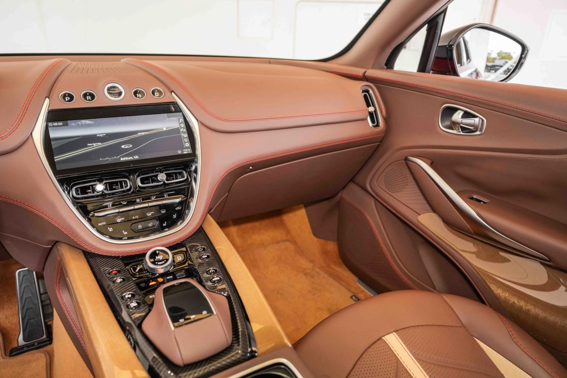 mph022_2068011712_Used_2023_Aston_Martin_DBX_707_1697843884_dcbefb8e19