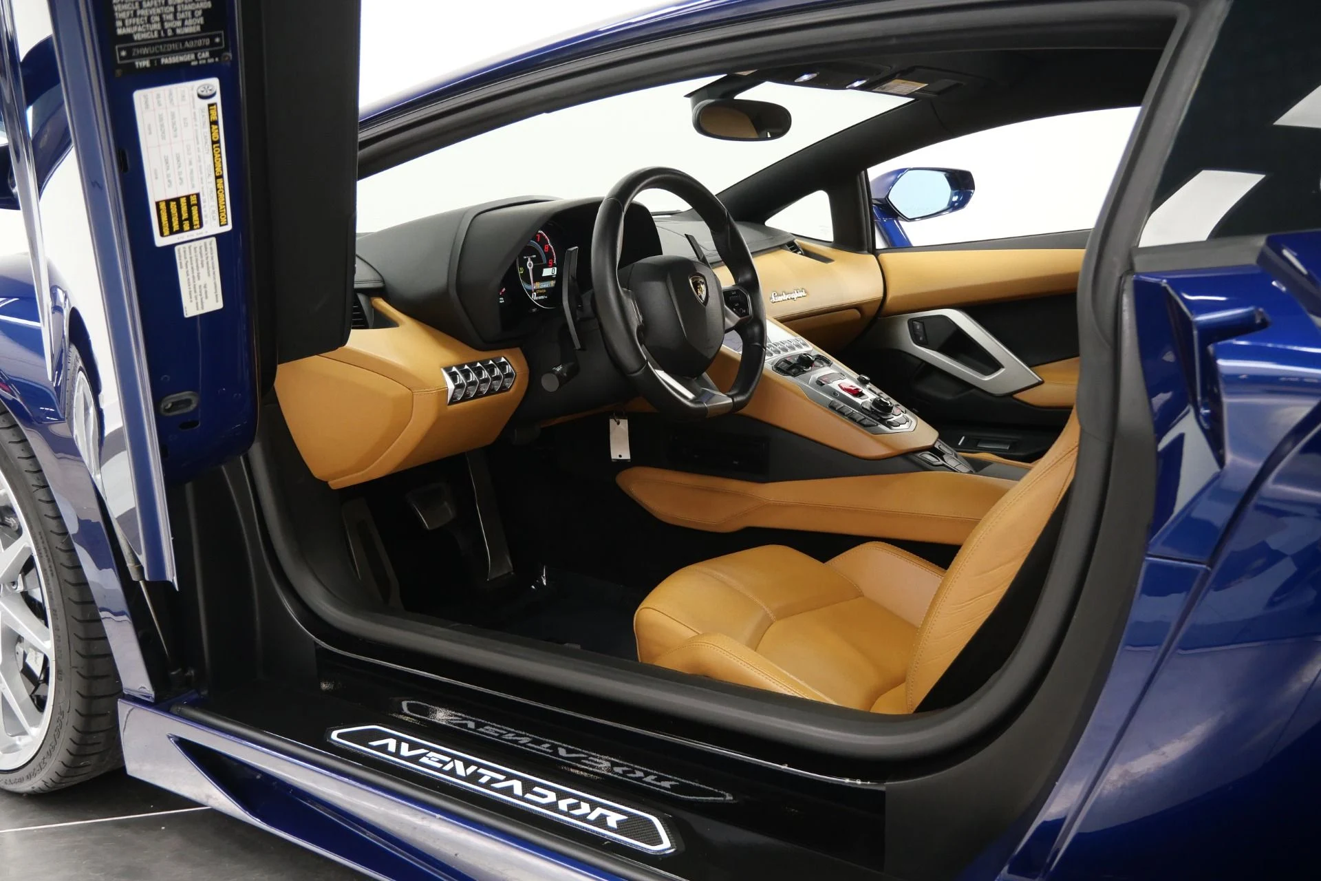 mph022_2069440731_Used_2014_Lamborghini_Aventador_LP_700_4_Beautiful_Color_Combination_Transparent_Engine_Bonnet_1774983686_c129696e3f