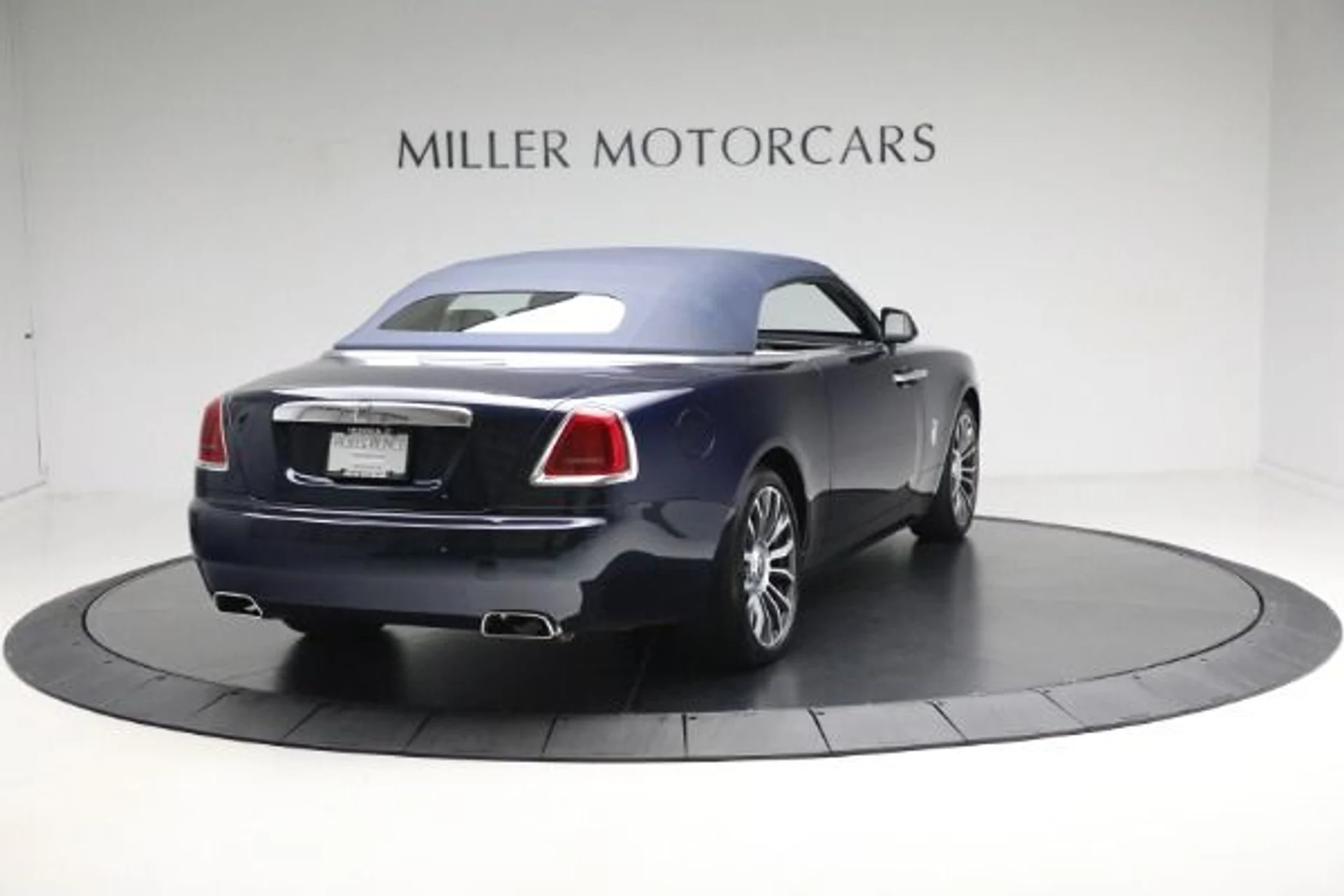 mph022_2072603929_Used_2018_Rolls_Royce_Dawn_336123fa1c