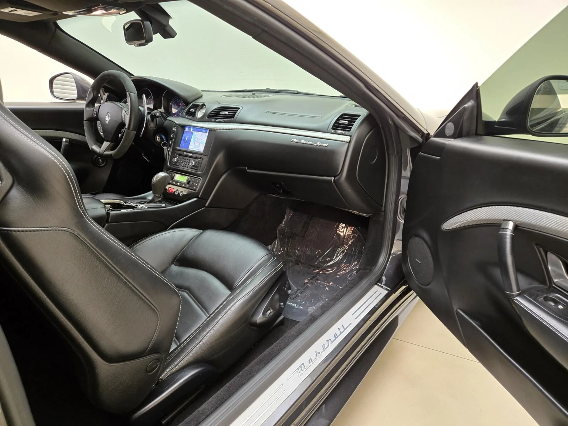 mph022_2075283761_Used_2017_Maserati_Gran_Turismo_1762500433_5fffc14742