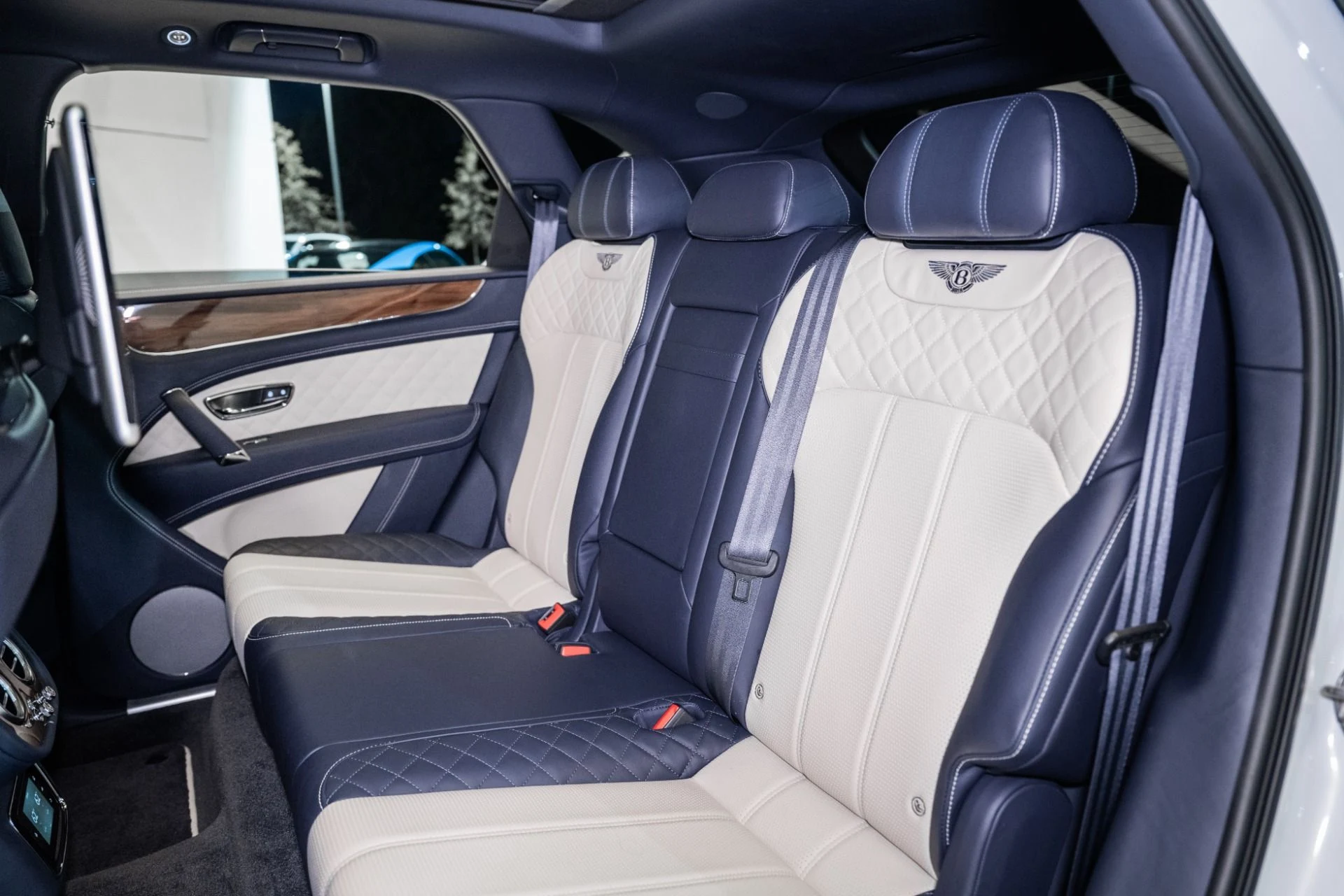 mph022_2075539744_Used_2019_Bentley_Bentayga_V8_1759420865_ec33a42d16