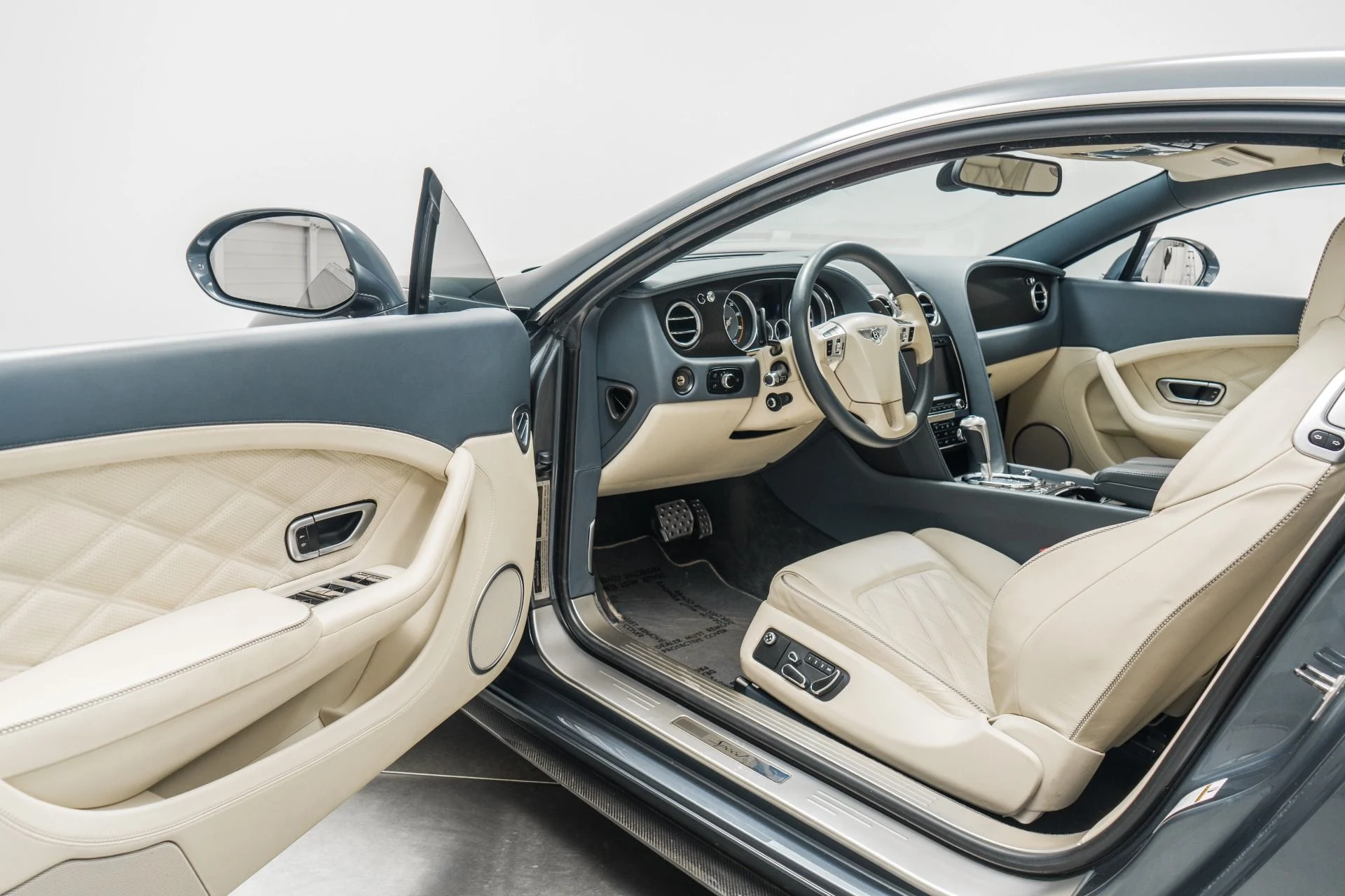 mph022_2079469268_Used_2013_Bentley_Continental_GT_Speed_Carbon_Fiber_Veneers_Beautiful_Color_Combination_1768424595_f4c1e8761f