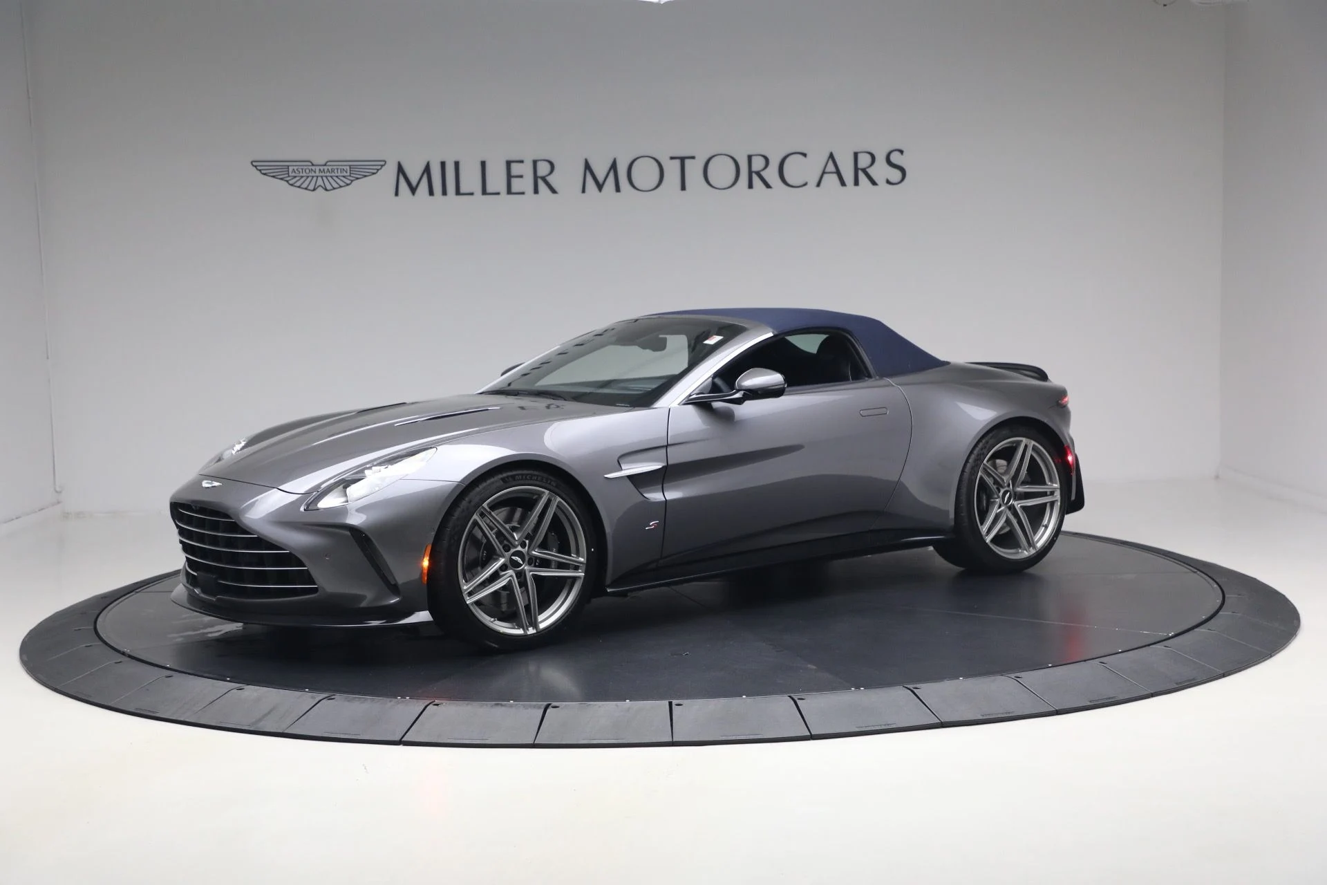 mph022_2085457040_New_2026_Aston_Martin_Vantage_S_Roadster_1786132821_28c9e0da1e