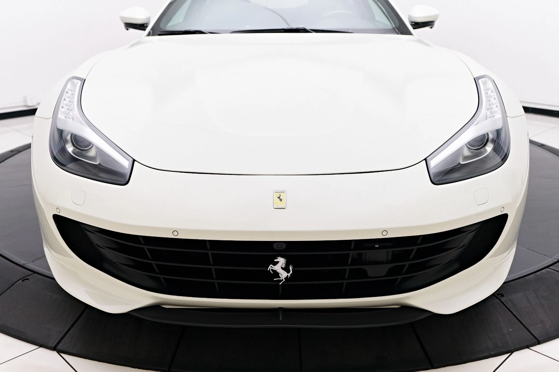 mph022_2086012586_Used_2019_Ferrari_GTC_4_Lusso_T_1758850851_c069eb64ea