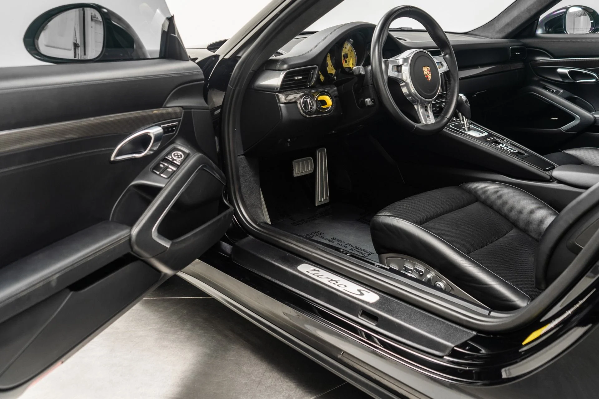 mph022_2092448974_Used_2014_Porsche_911_Turbo_S_1758120142_0ae7fc2e86