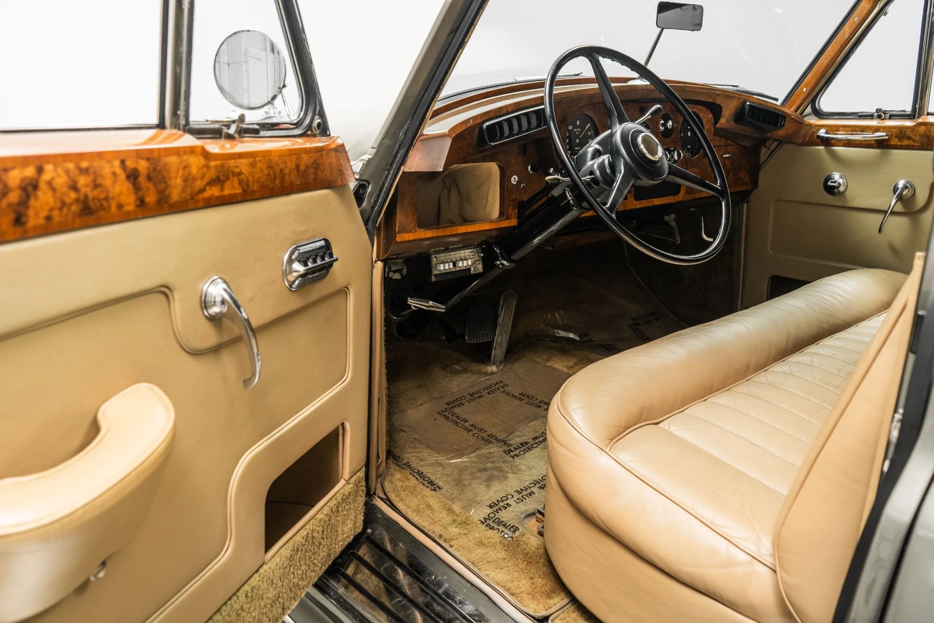 mph022_2092453887_Used_1960_Rolls_Royce_Silver_Cloud_II_Old_World_Luxury_Hand_Built_Craftsmanship_1757511500_8ace3d166f