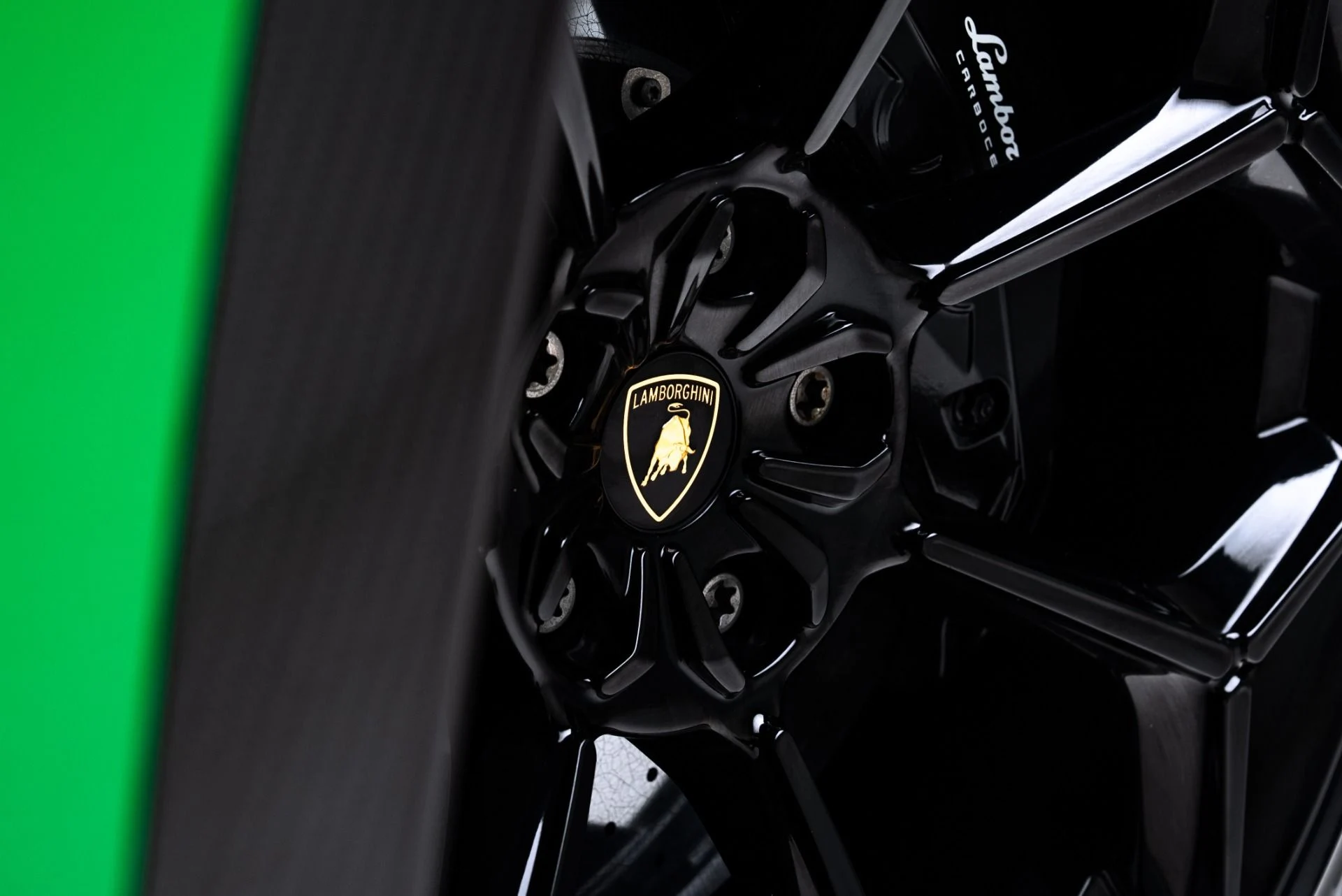 mph022_2095980555_Used_2023_Lamborghini_Urus_Performante_1776122836_a8d1807284