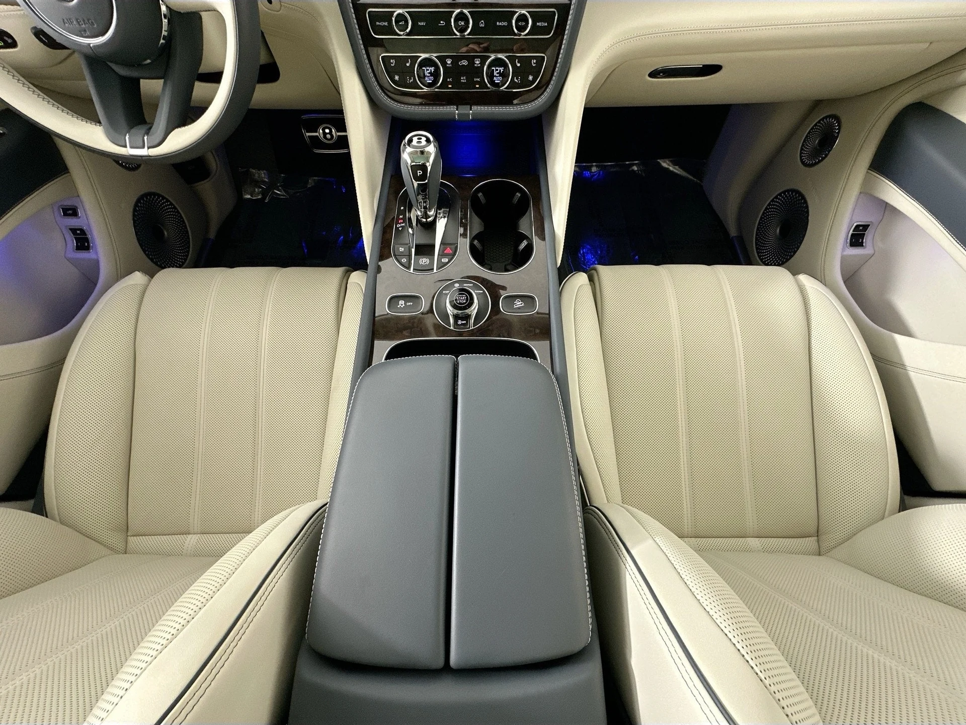 mph022_2099272935_23_5aa67c1534