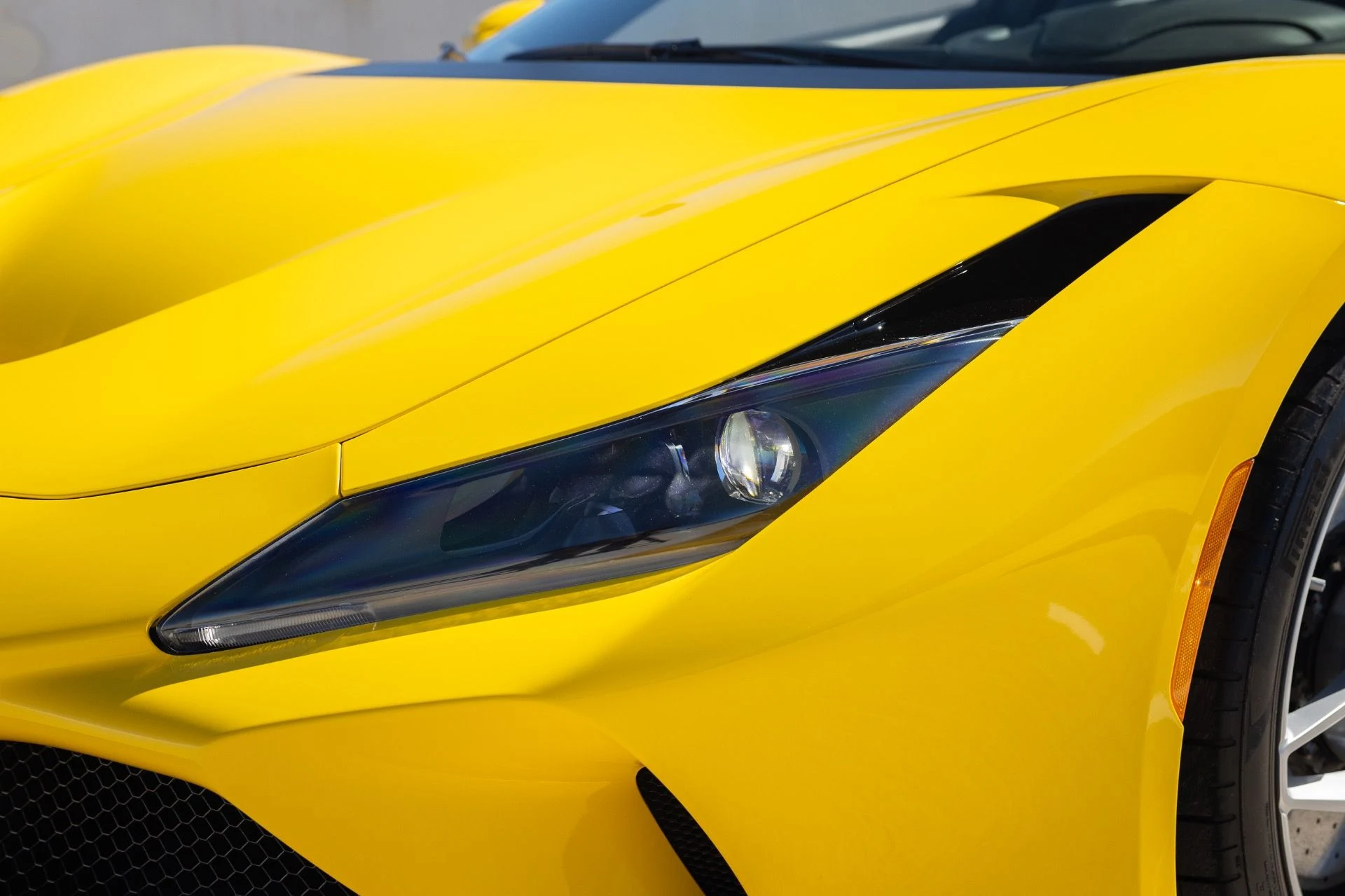 mph022_2099967559_Used_2022_Ferrari_F8_Spider_1790977695_95017187ab