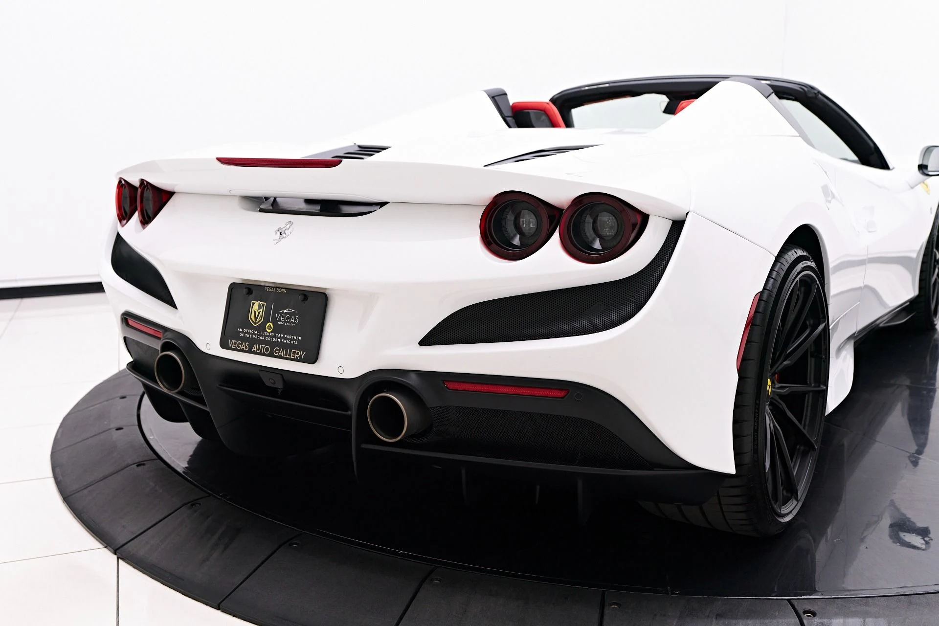 mph022_2104005415_Used_2023_Ferrari_F8_Spider_Base_1753926765_73478f407e