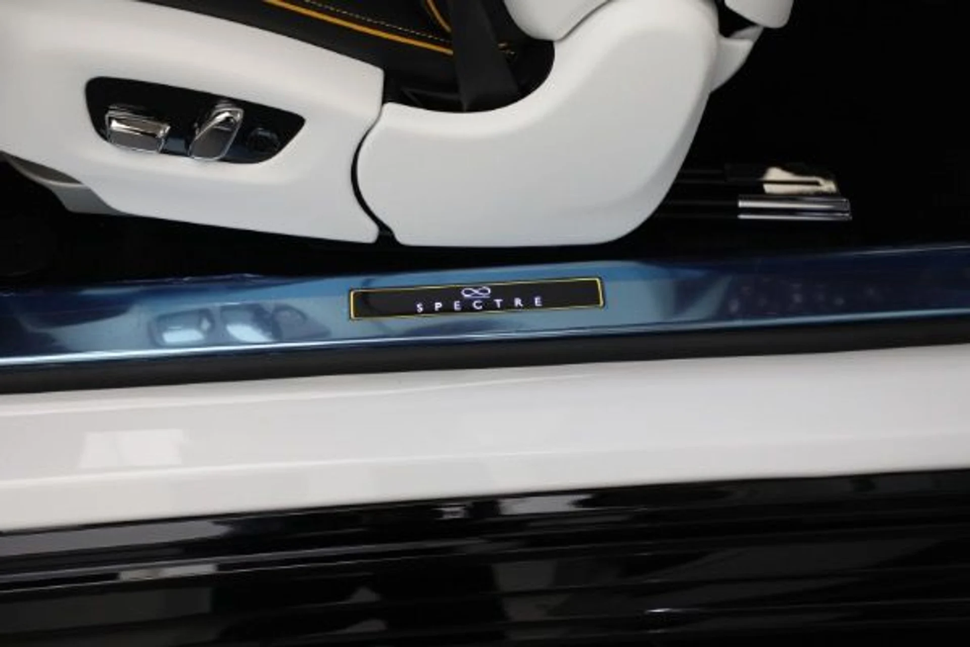 mph022_2104169022_New_2025_Rolls_Royce_Black_Badge_Spectre_fb8fdddf03