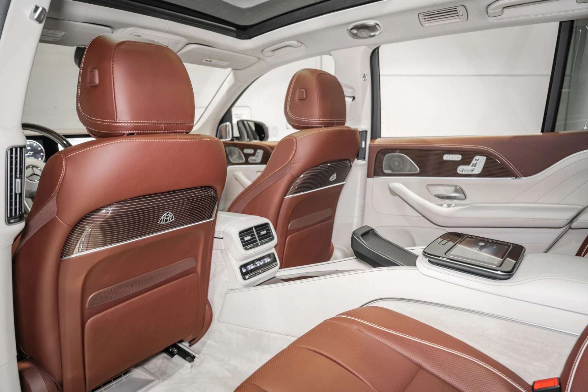 mph022_2107573007_Used_2022_Mercedes_Benz_GLS_Maybach_GLS_600_1761673208_53f0d19d6f