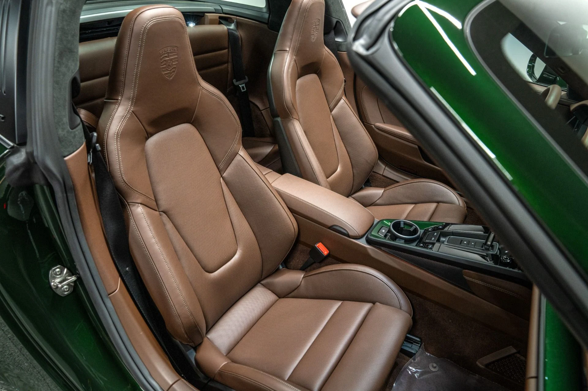 mph022_2114113635_Used_2026_Porsche_911_Targa_4_GTS_T_Hybrid_Club_Leather_Interior_Carbon_Ceramic_Brakes_1768506443_ff00811d2f