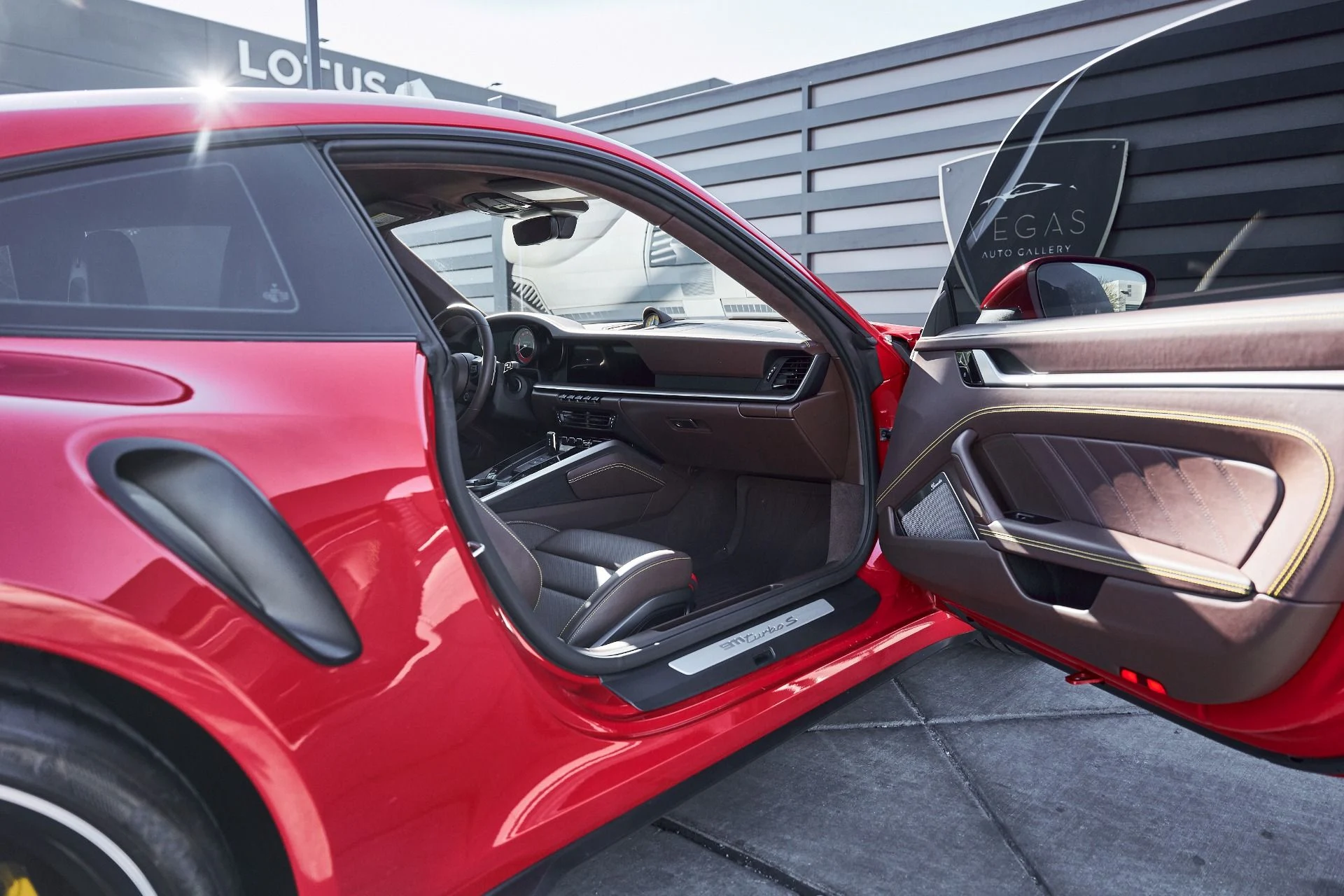 mph022_2122239583_Used_2021_Porsche_911_Turbo_S_1768616620_3f29b4949c